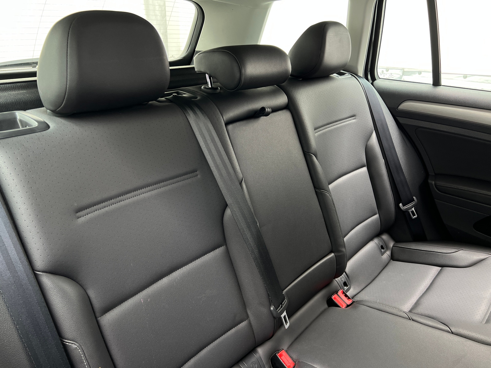 Thumbnail: 2015 Volkswagen e-Golf - 5