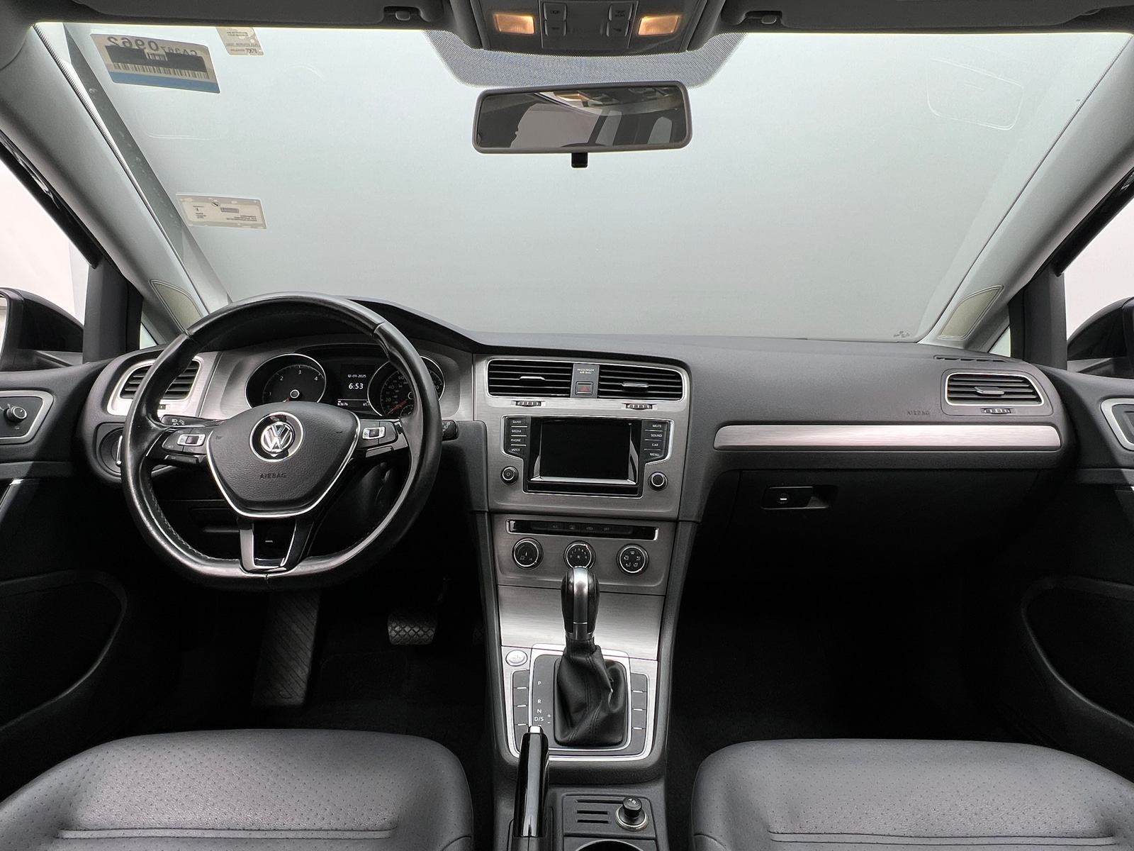 Thumbnail: 2015 Volkswagen e-Golf - 2