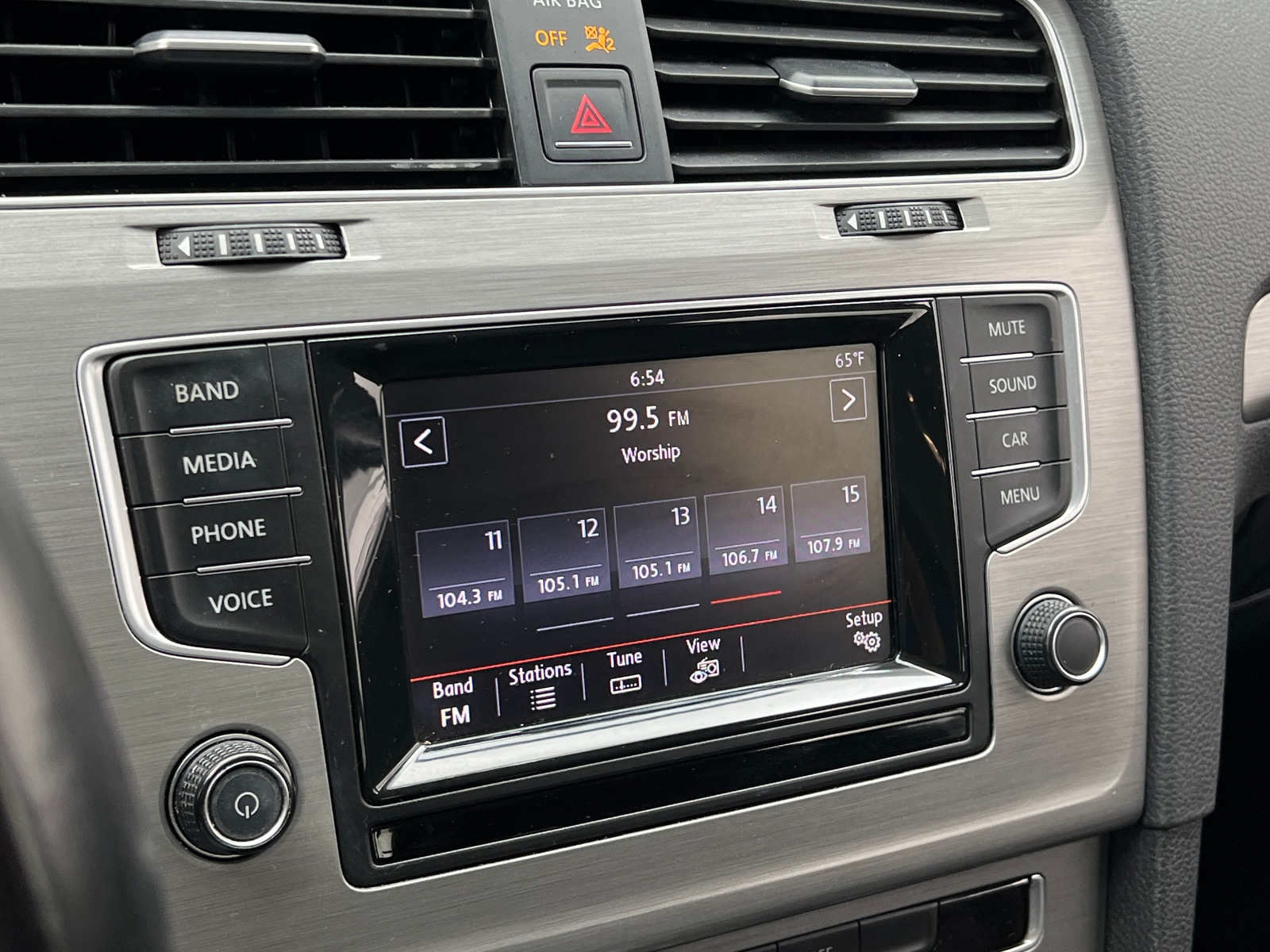 Thumbnail: 2015 Volkswagen e-Golf - 3