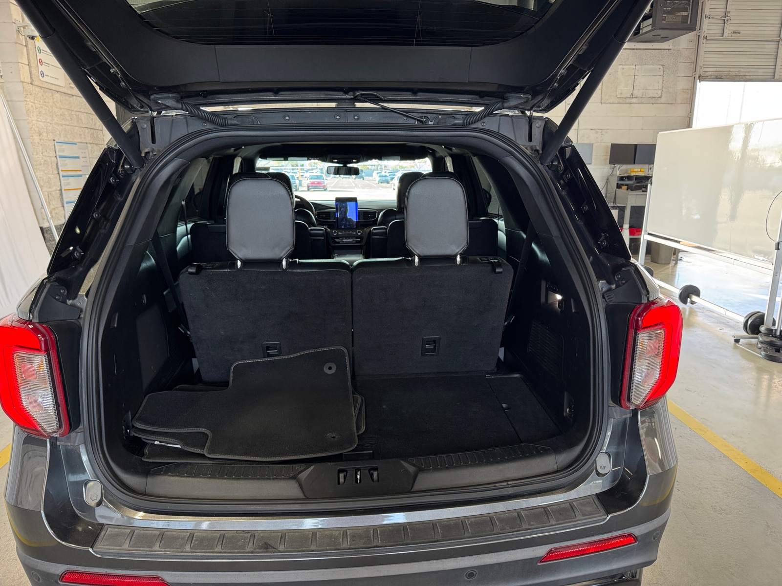 Thumbnail: 2020 Ford Explorer - 6