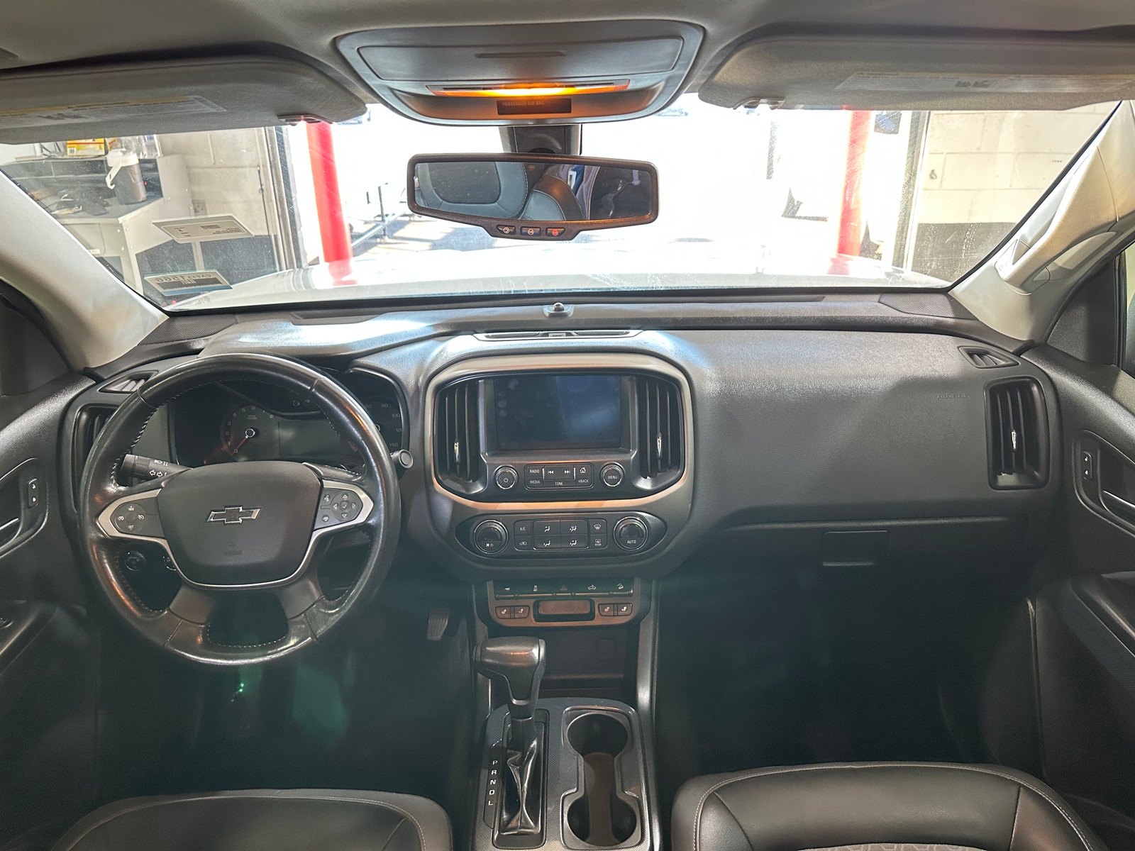 Thumbnail: 2017 Chevrolet Colorado - 3