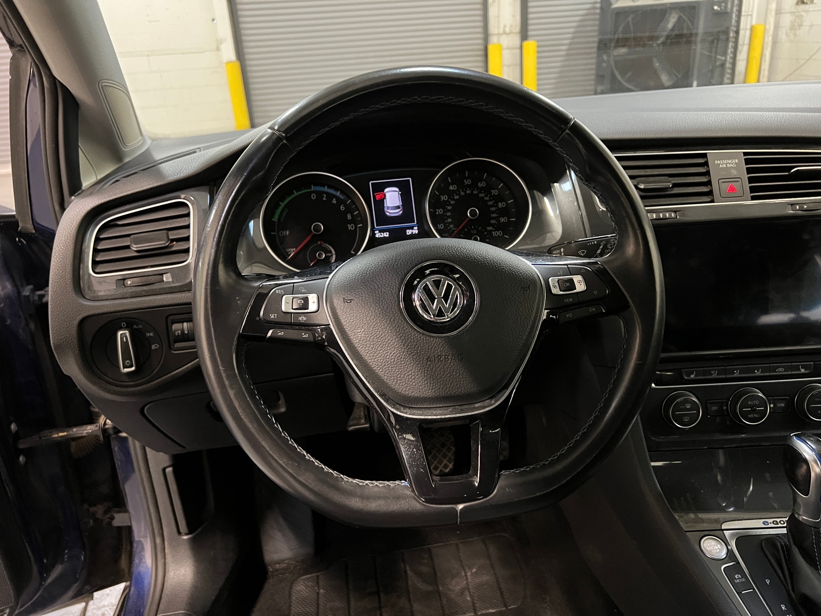 Thumbnail: 2019 Volkswagen e-Golf - 5