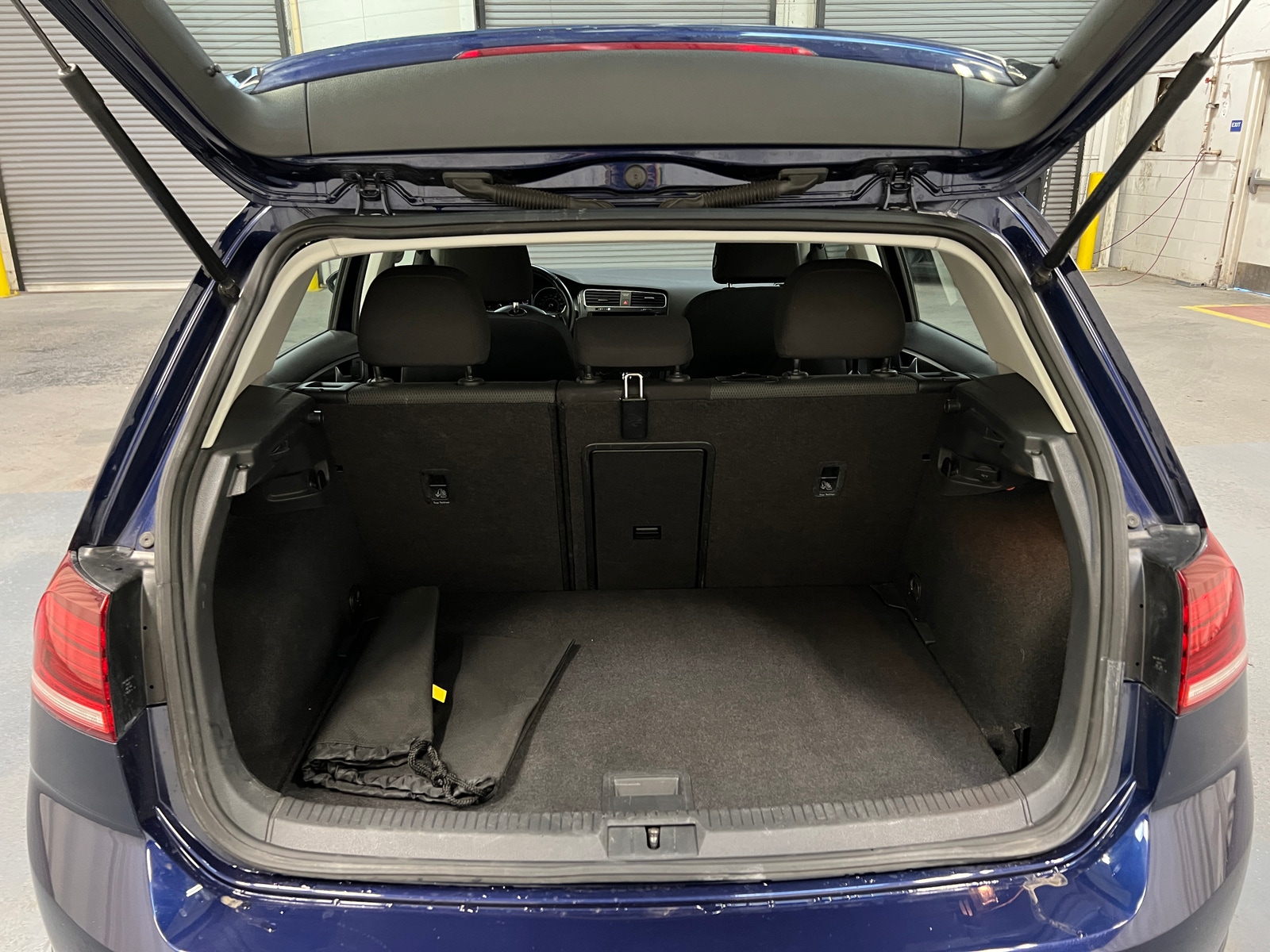 Thumbnail: 2019 Volkswagen e-Golf - 7