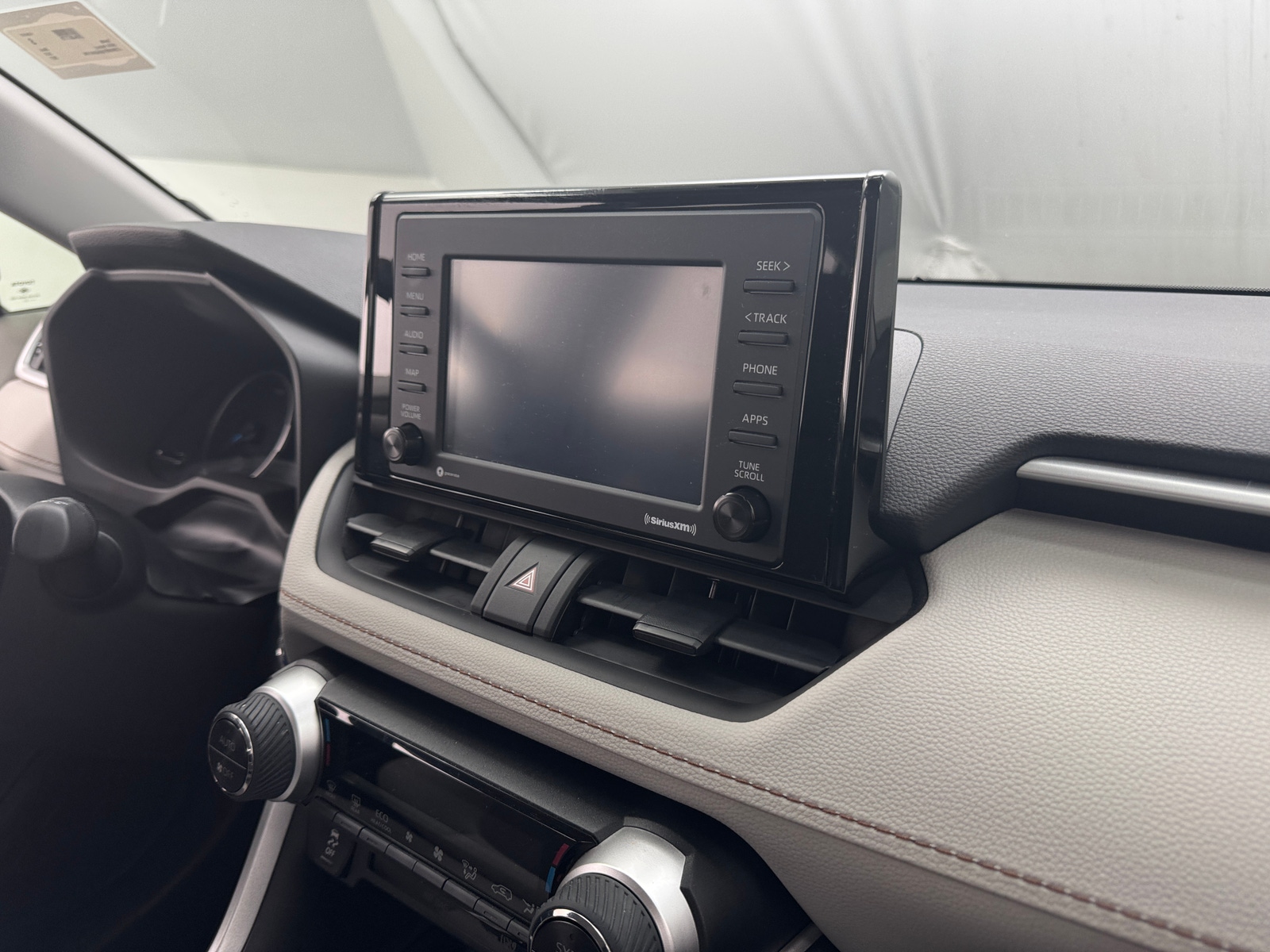 Thumbnail: 2021 Toyota RAV4 - 4