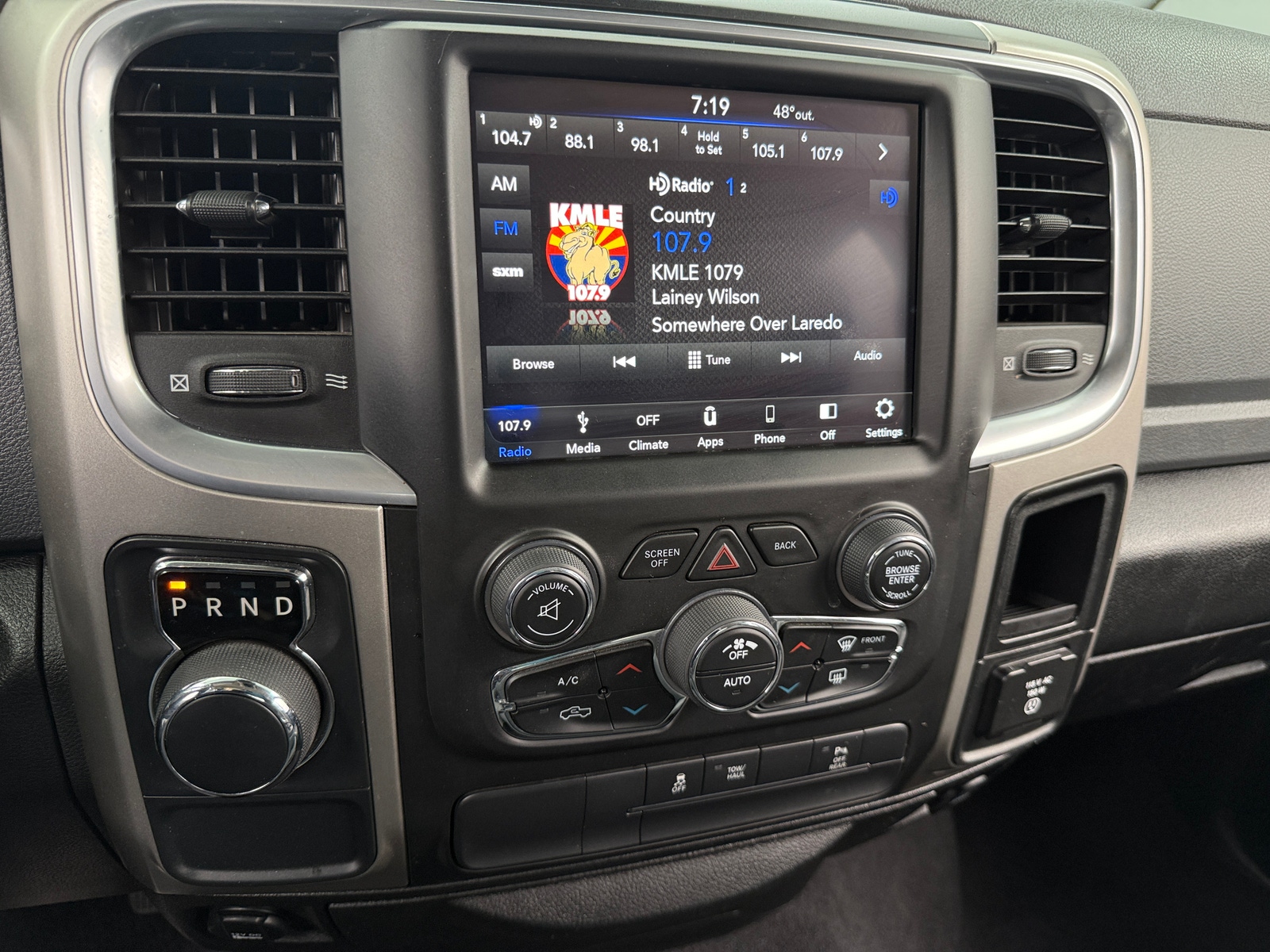 Thumbnail: 2019 RAM 1500 Classic - 4