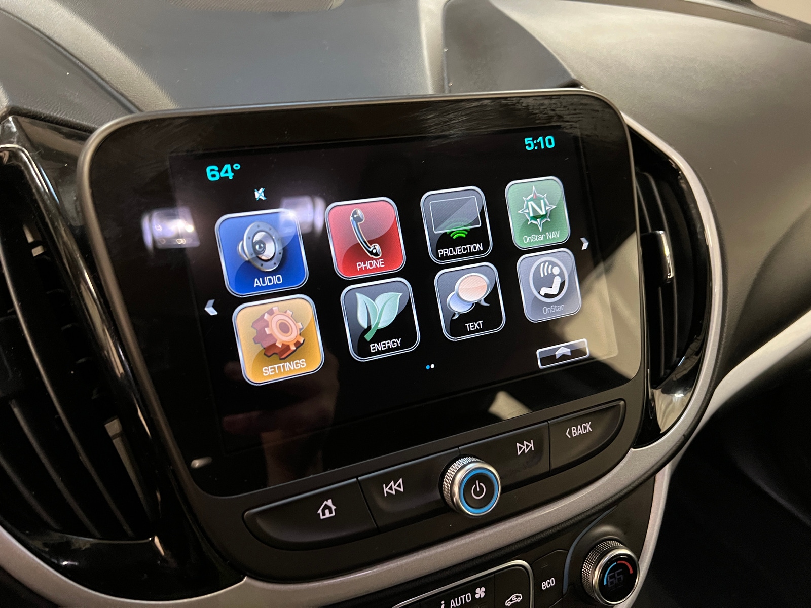 Thumbnail: 2018 Chevrolet Volt - 3