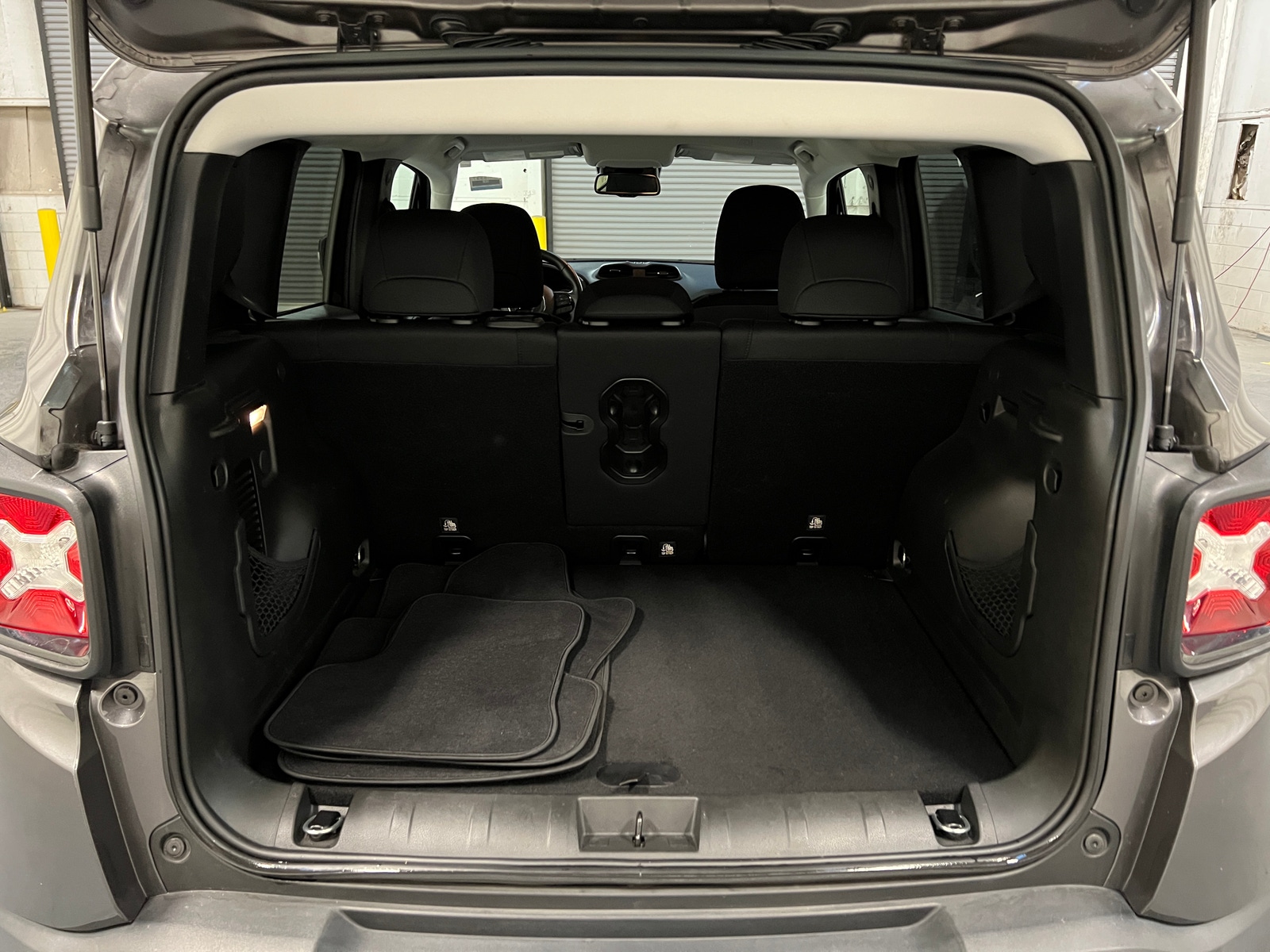 Thumbnail: 2018 Jeep Renegade - 7