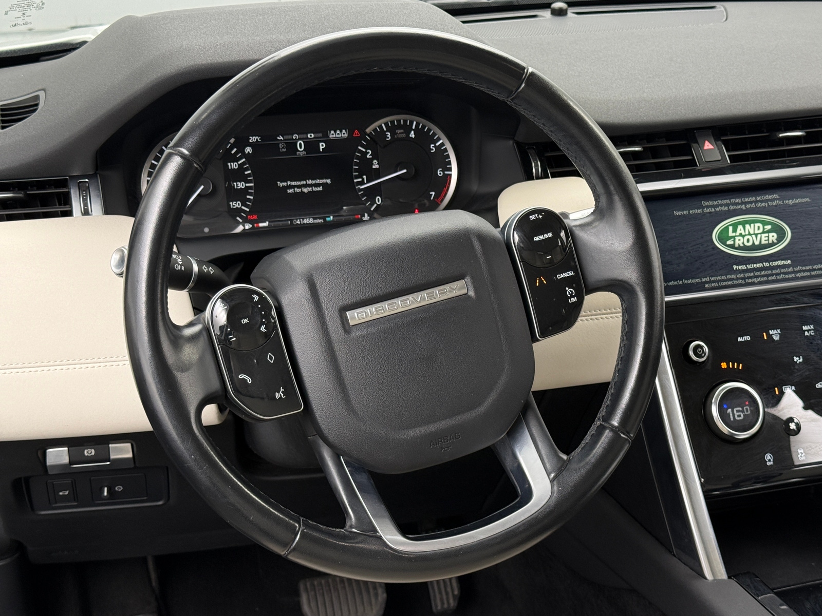 Thumbnail: 2020 Land Rover Discovery Sport - 4