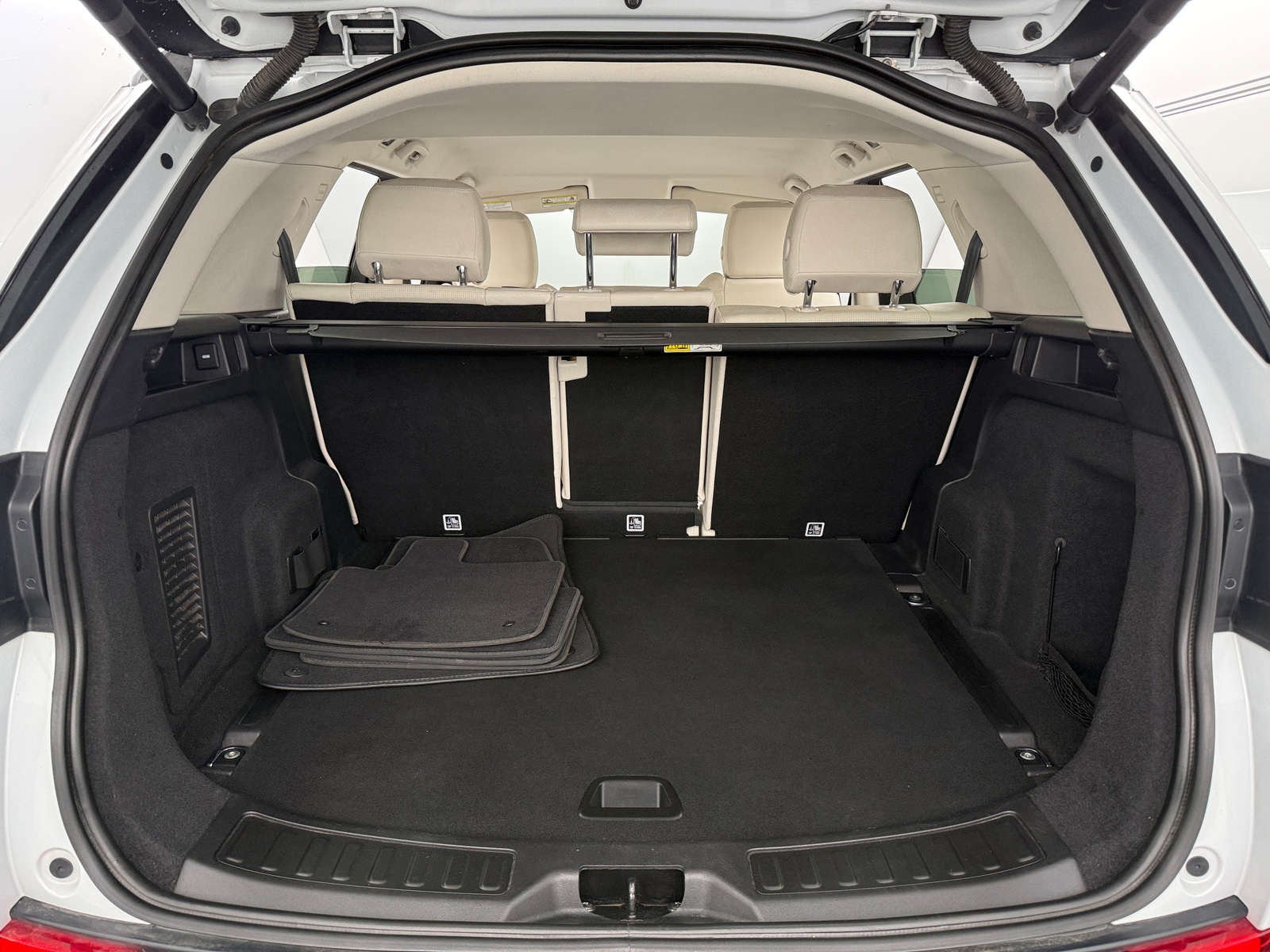 Thumbnail: 2020 Land Rover Discovery Sport - 6