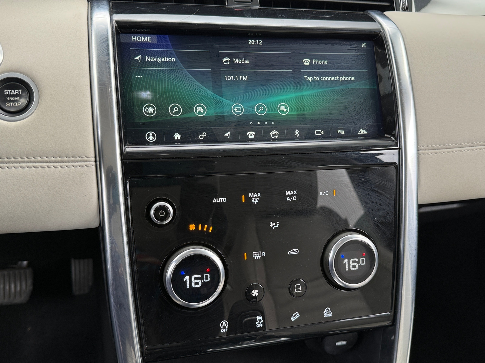 Thumbnail: 2020 Land Rover Discovery Sport - 3