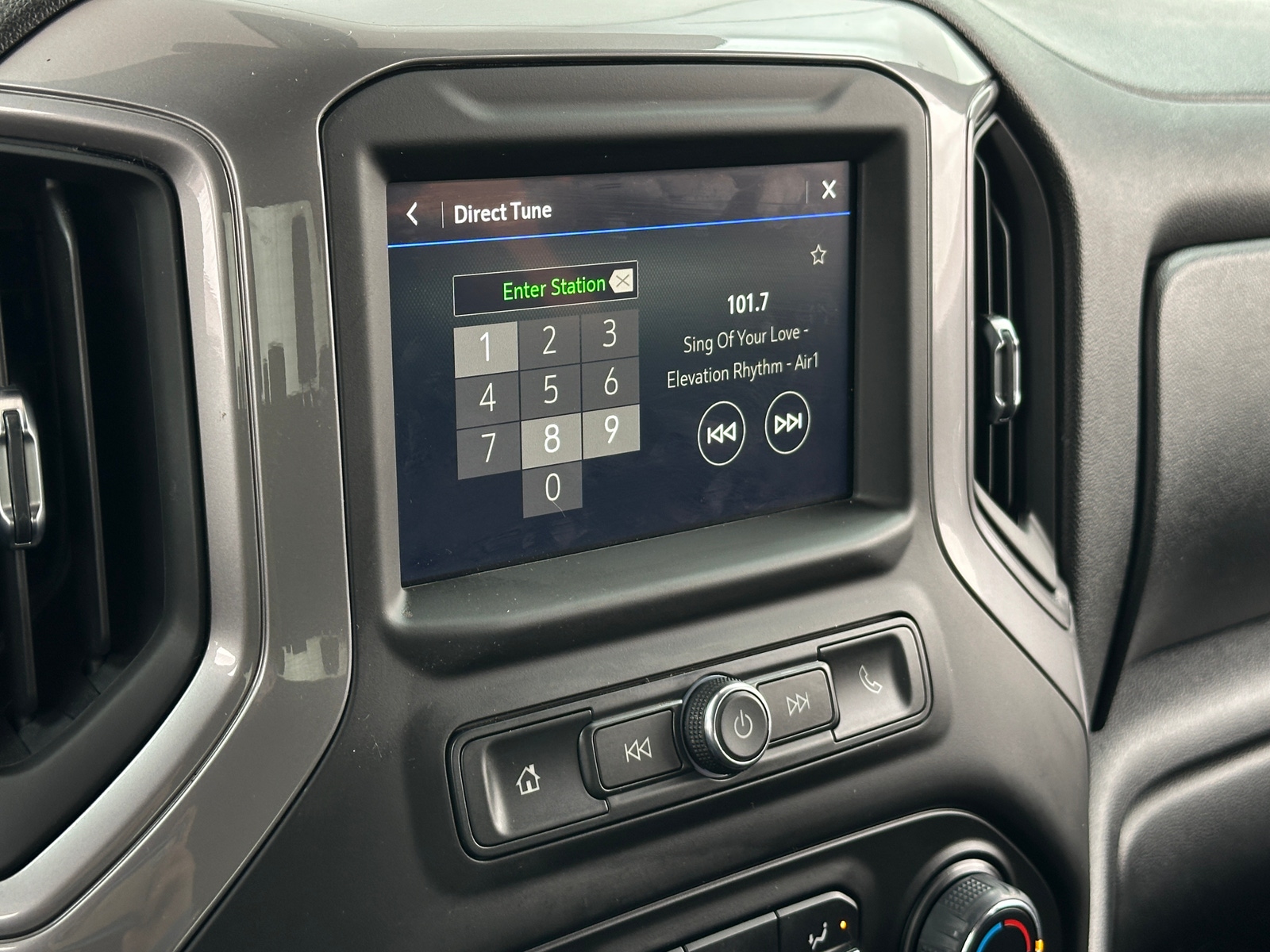 Thumbnail: 2022 Chevrolet Silverado 1500 - 4