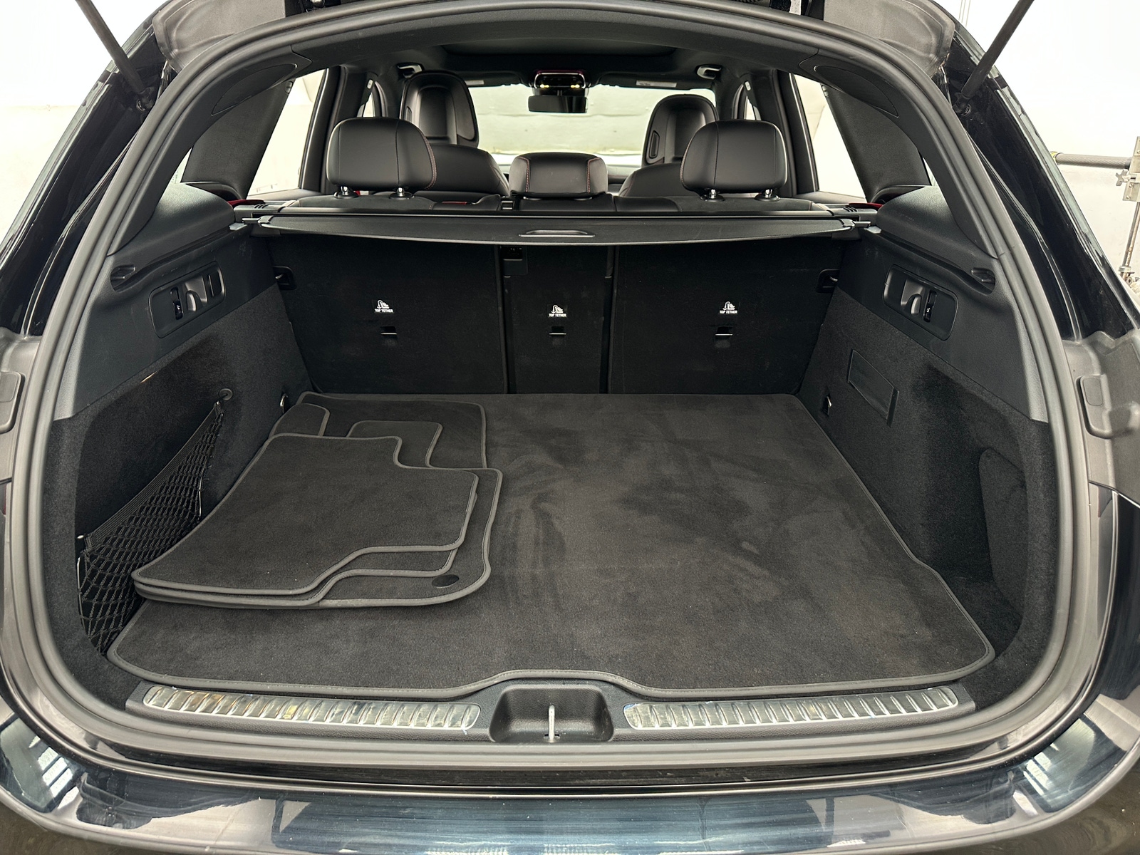 Thumbnail: 2025 Mercedes-Benz GLC - 6