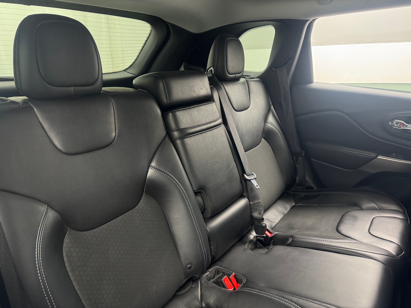 Thumbnail: 2019 Jeep Cherokee - 6