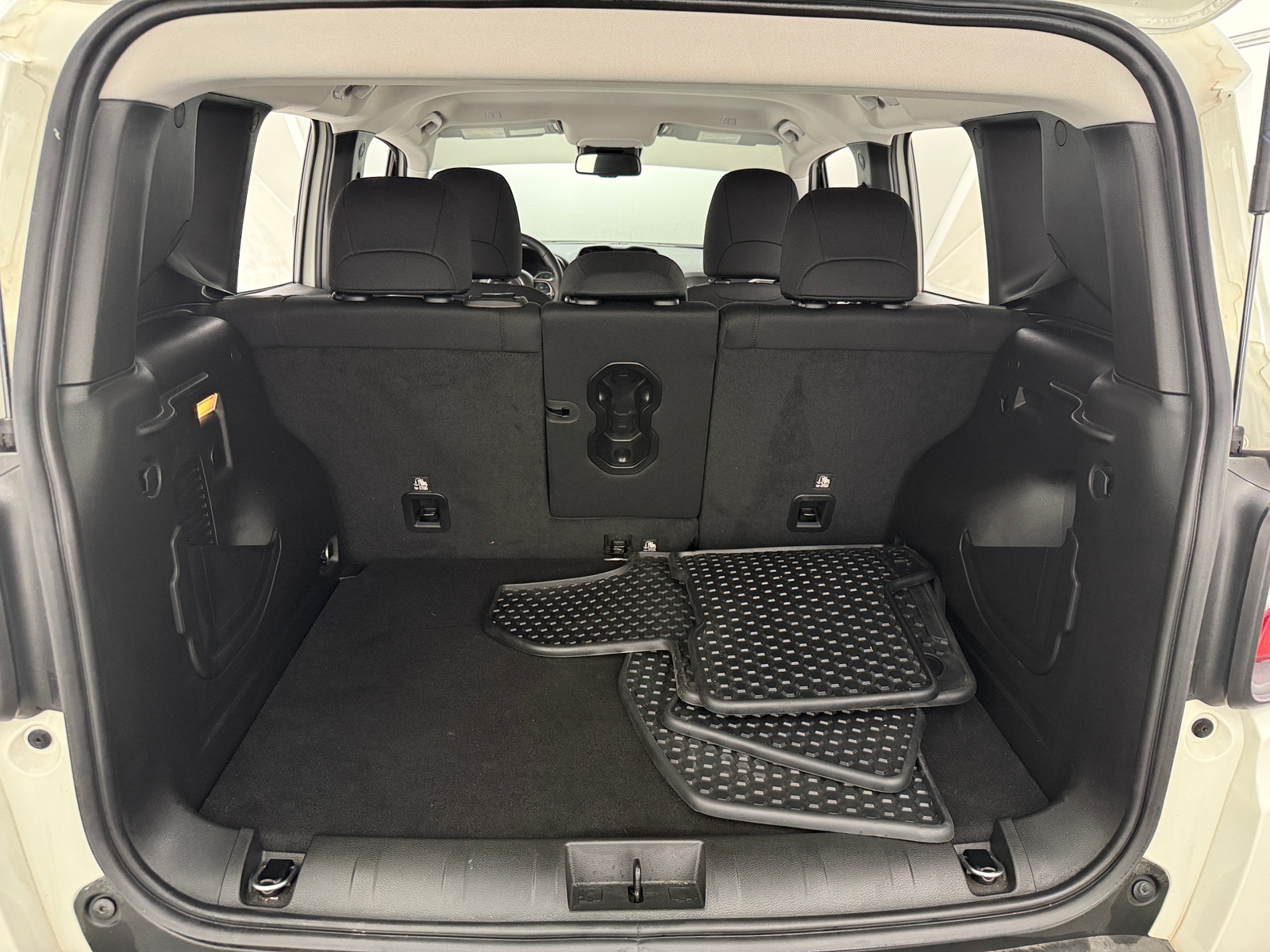 Thumbnail: 2022 Jeep Renegade - 7