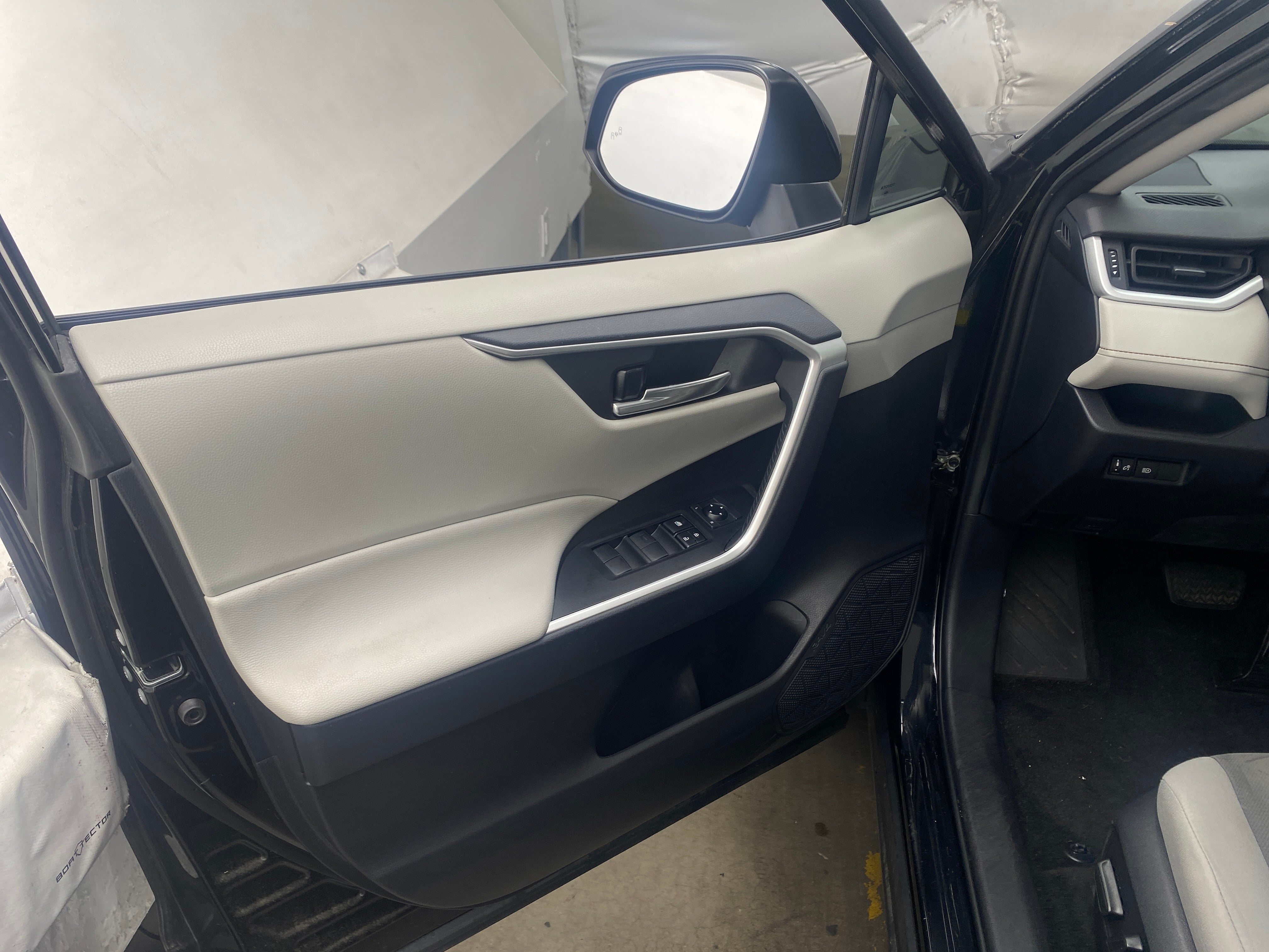 Used 2021 Toyota RAV4 XLE with VIN 2T3W1RFV3MW147655 for sale in Northfield, Minnesota