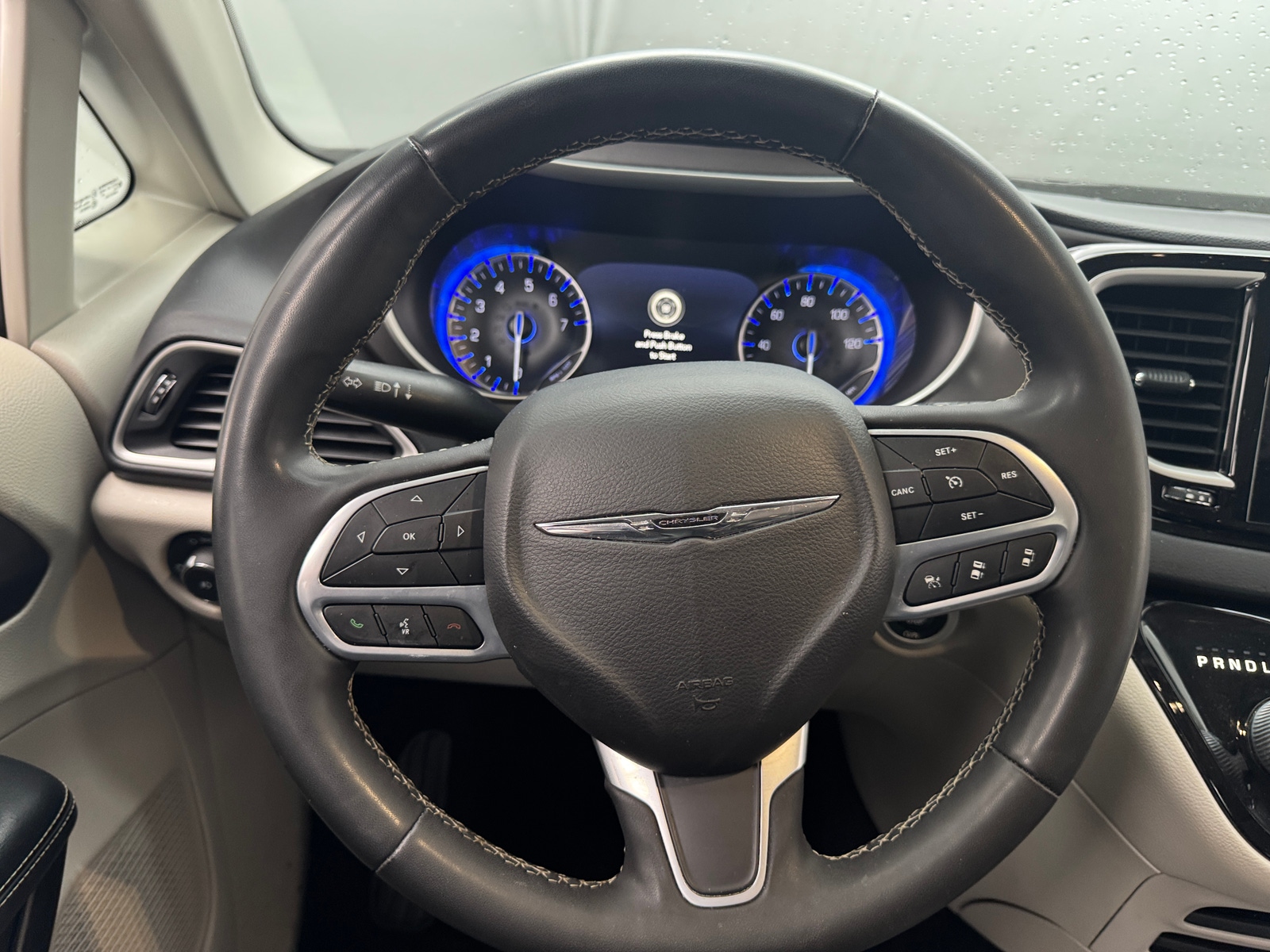 Thumbnail: 2022 Chrysler Pacifica - 4