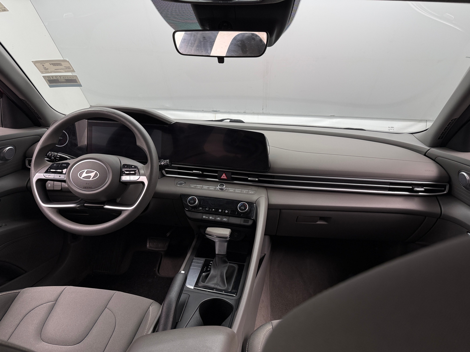 Thumbnail: 2024 Hyundai Elantra - 3