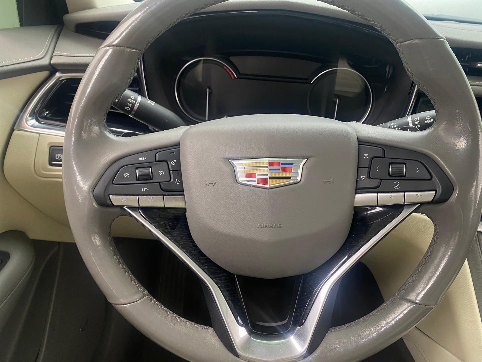Thumbnail: 2021 Cadillac XT6 - 4