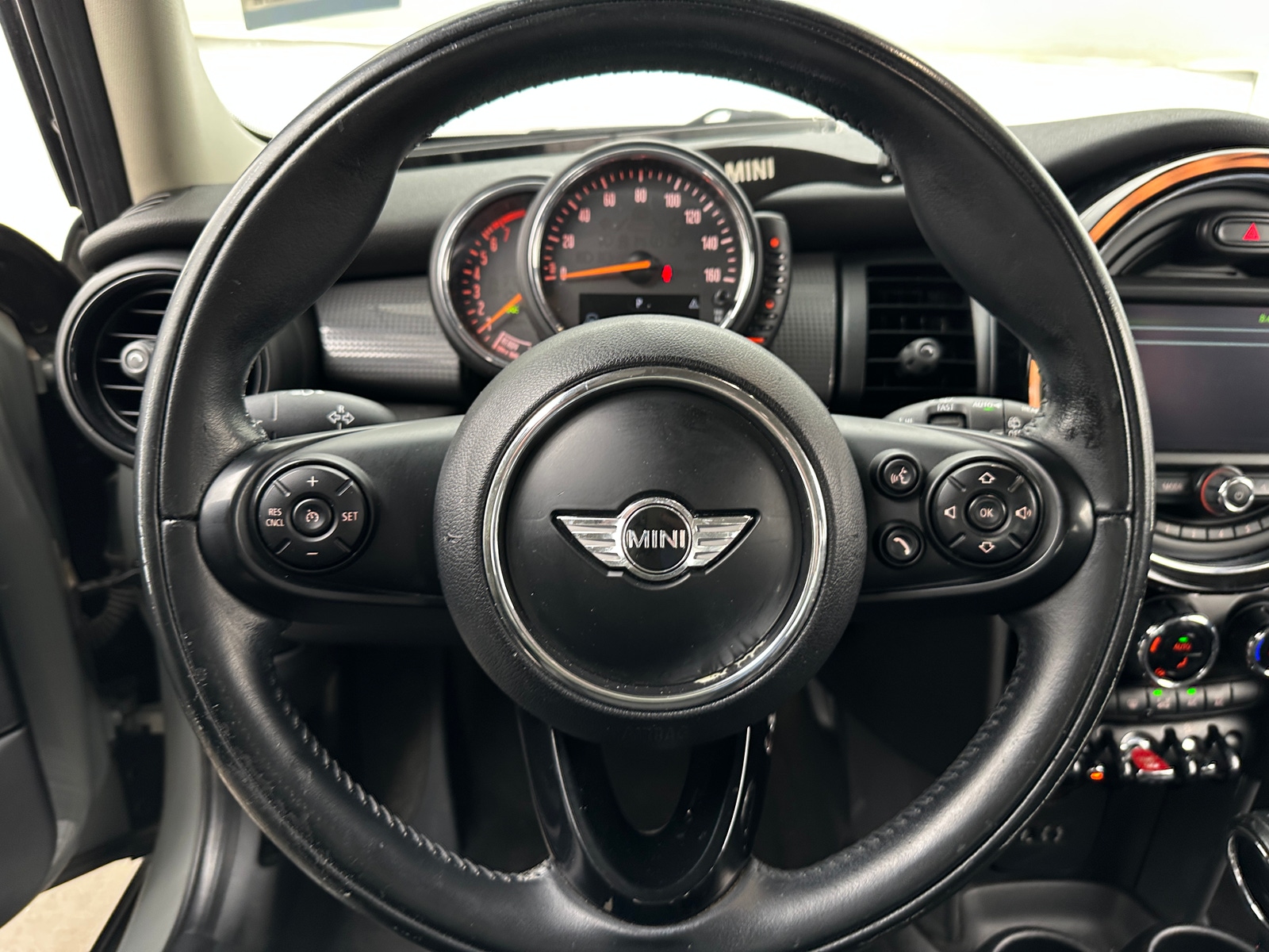 Thumbnail: 2017 MINI Cooper Hardtop - 4