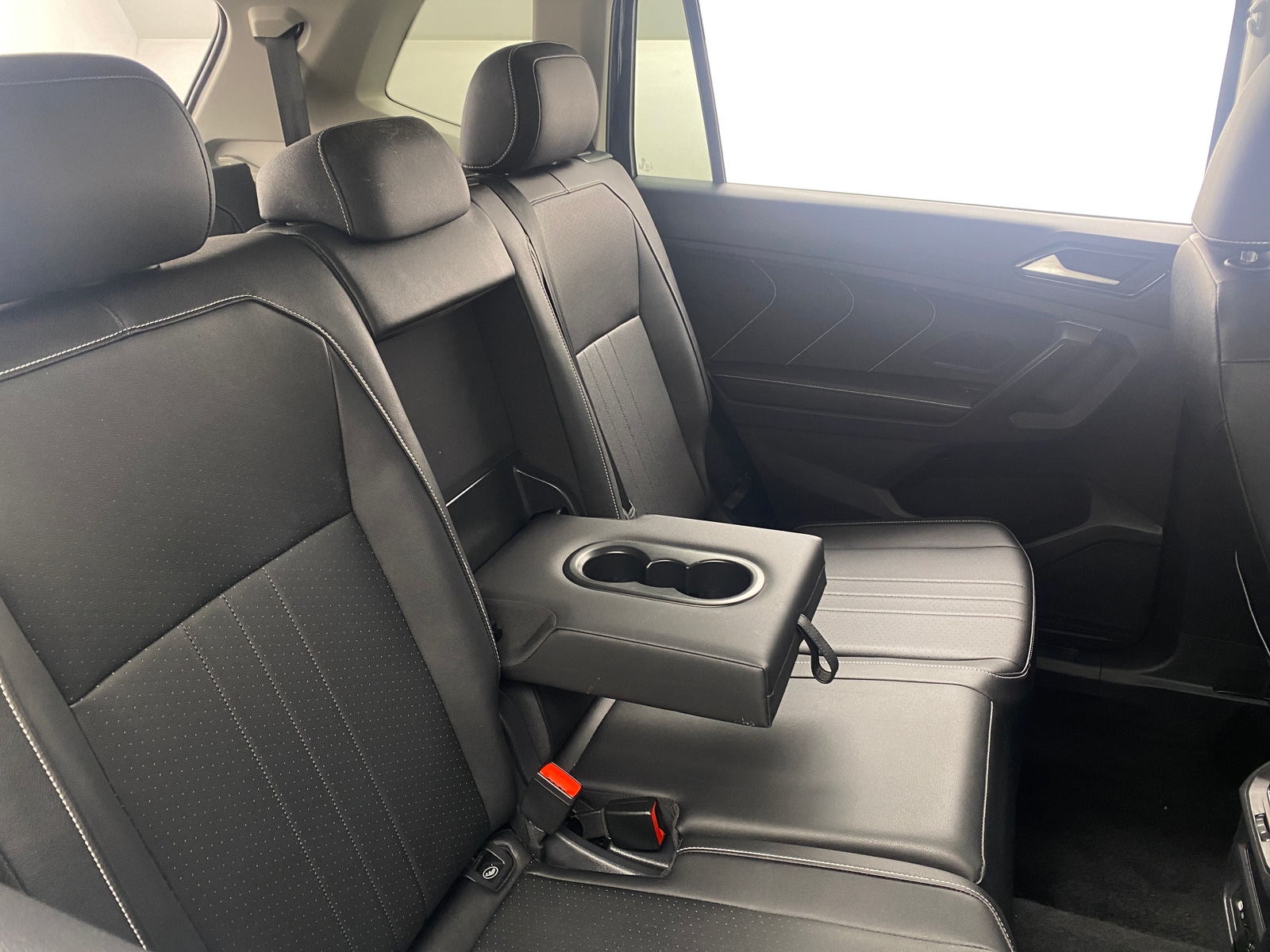 Thumbnail: 2023 Volkswagen Tiguan - 5