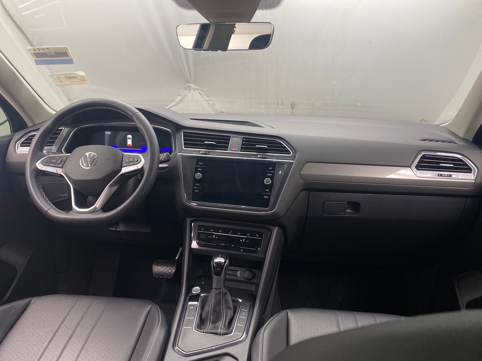 Thumbnail: 2023 Volkswagen Tiguan - 2