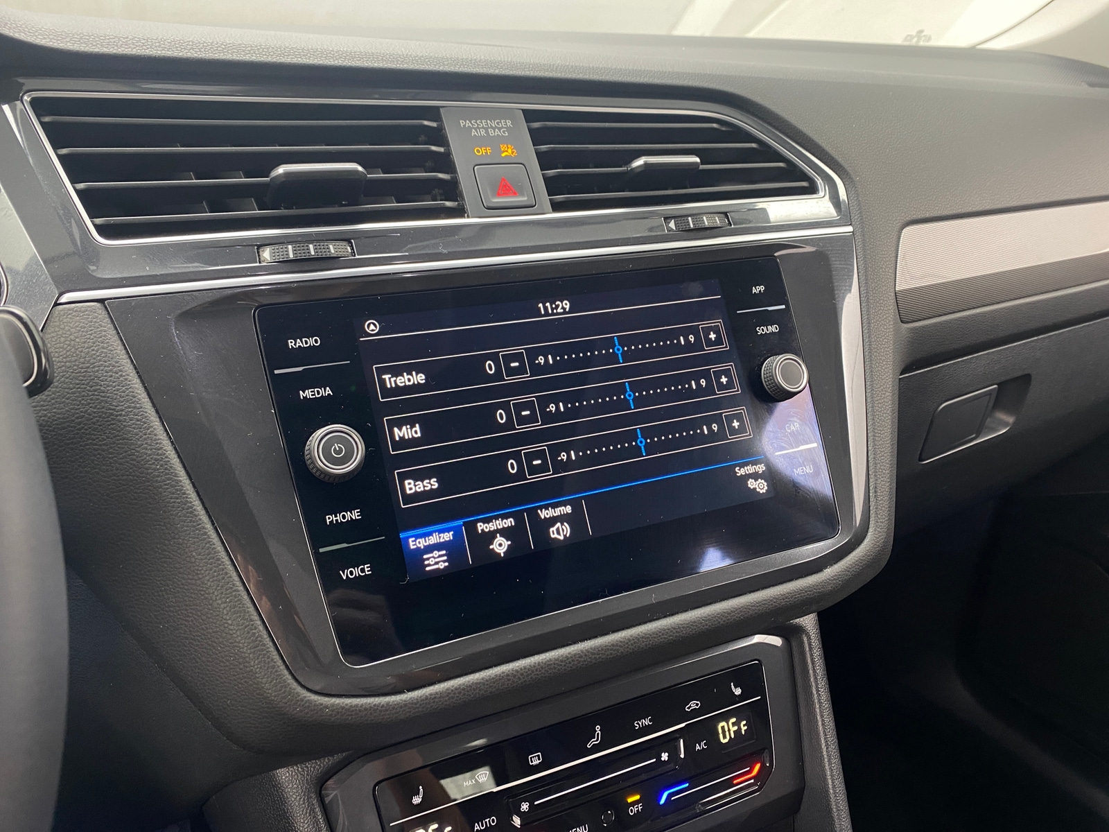 Thumbnail: 2023 Volkswagen Tiguan - 3