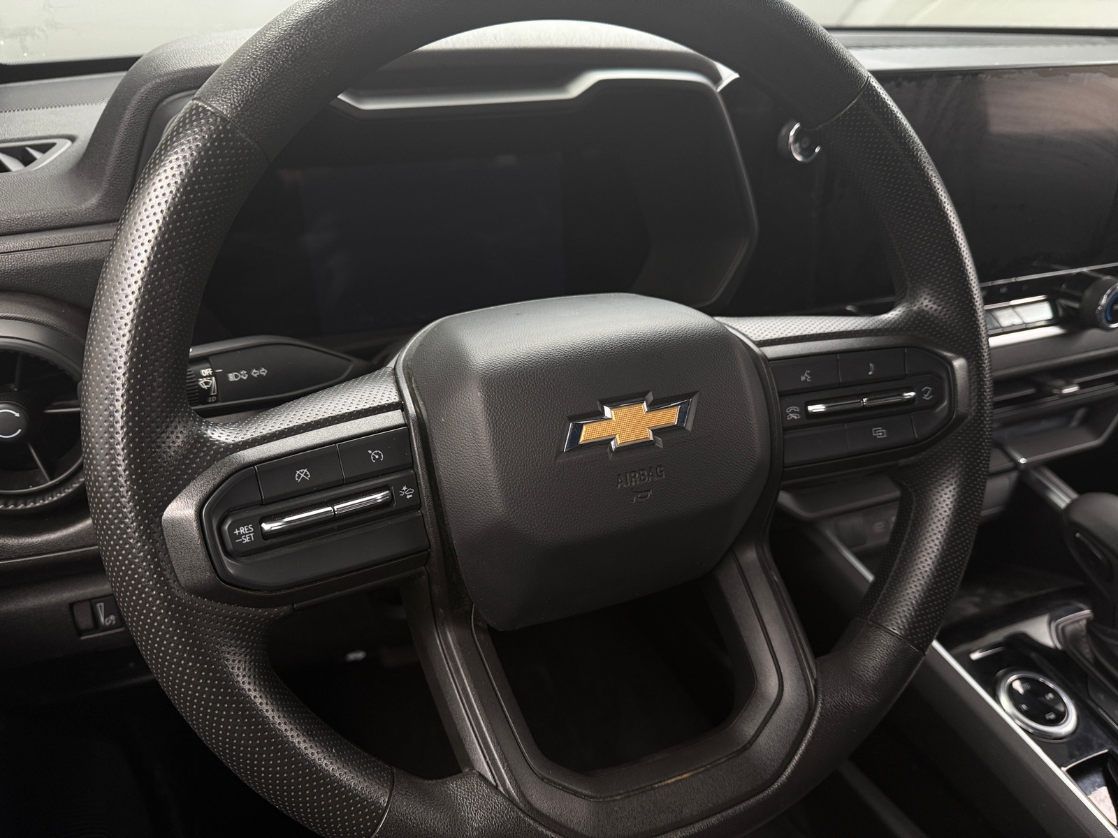 Thumbnail: 2023 Chevrolet Colorado - 5