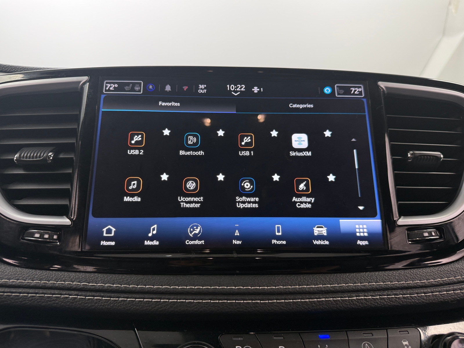 Thumbnail: 2021 Chrysler Pacifica - 3