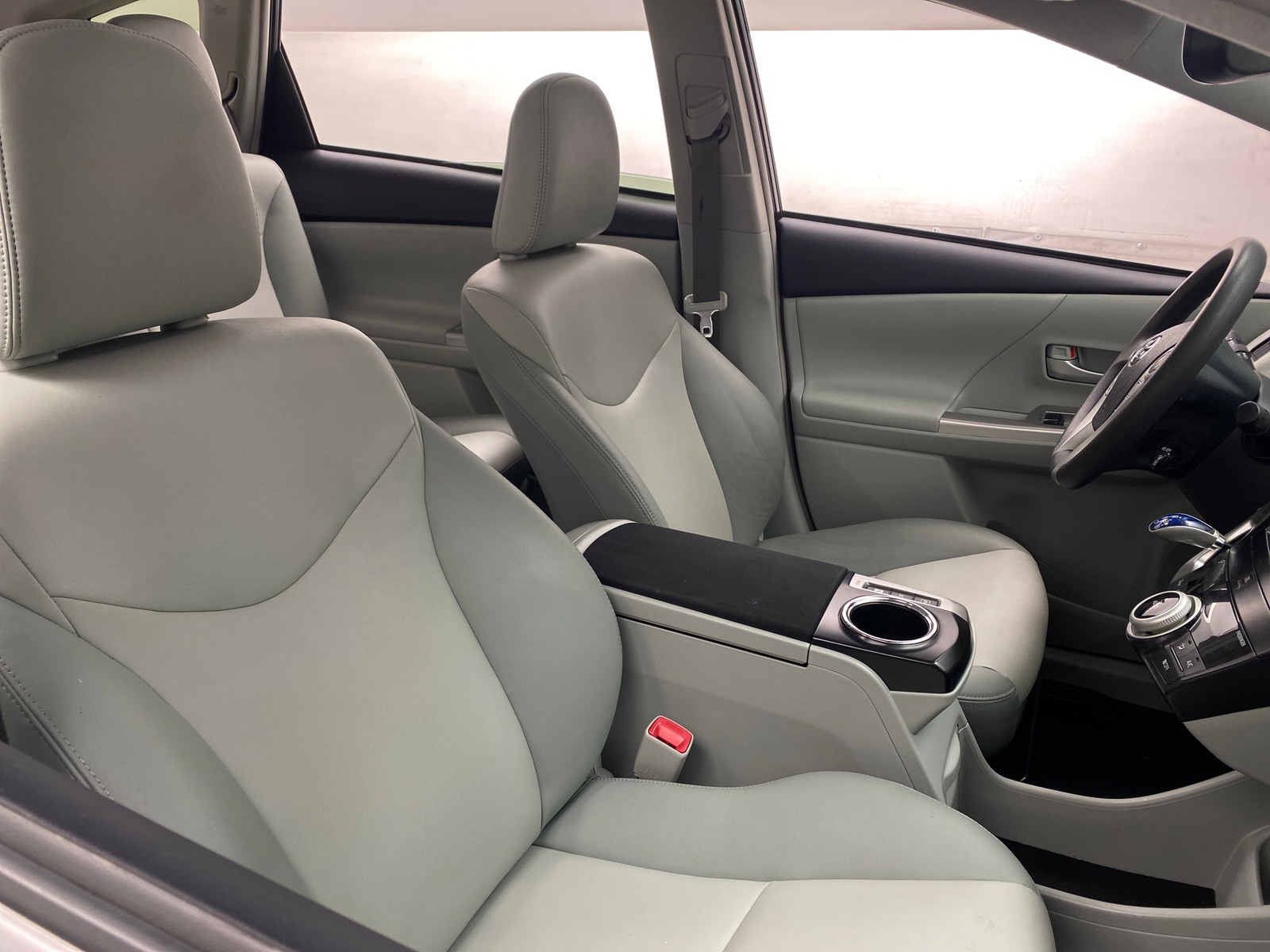 Thumbnail: 2012 Toyota Prius v - 2