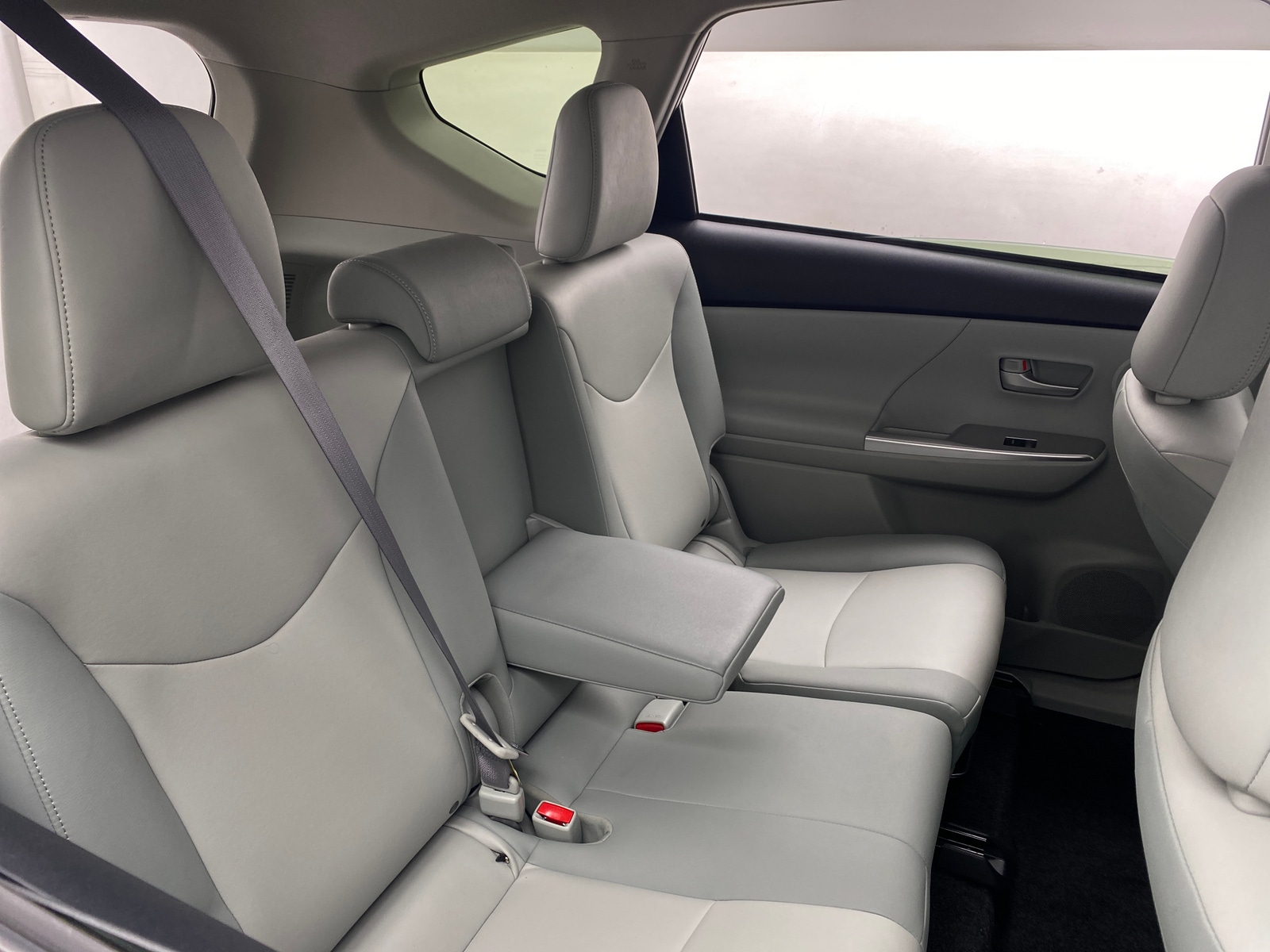 Thumbnail: 2012 Toyota Prius v - 6