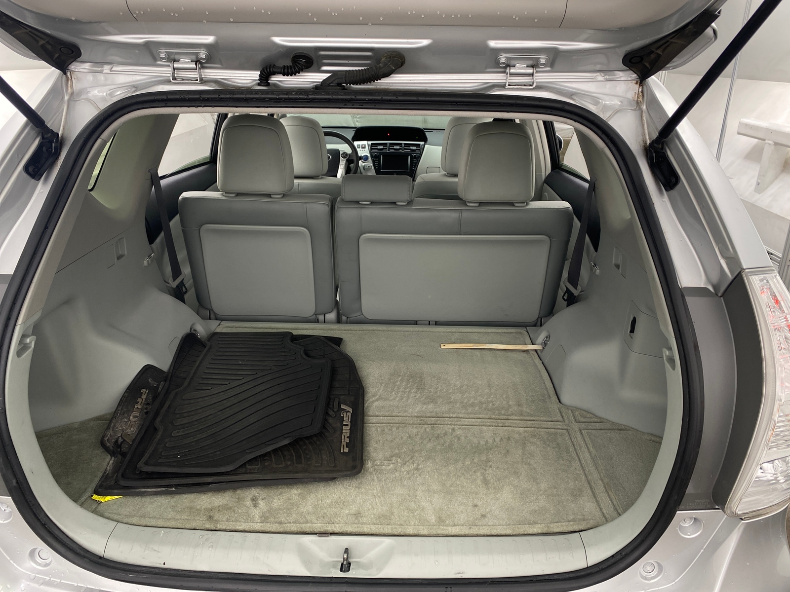 Thumbnail: 2012 Toyota Prius v - 7