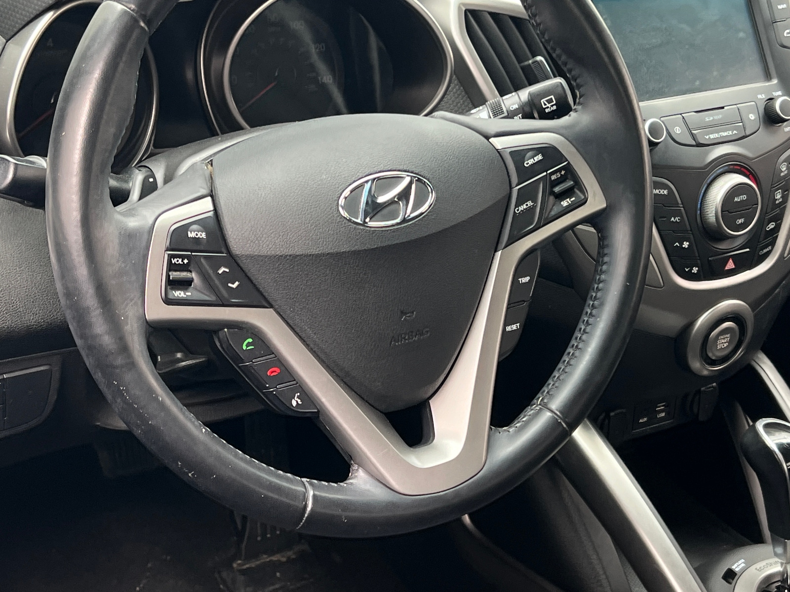 Thumbnail: 2017 Hyundai Veloster - 4