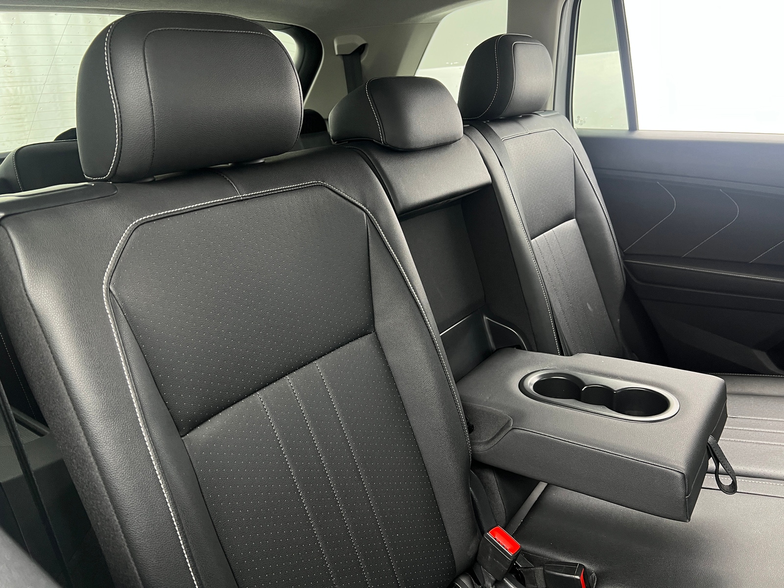 Thumbnail: 2023 Volkswagen Tiguan - 4