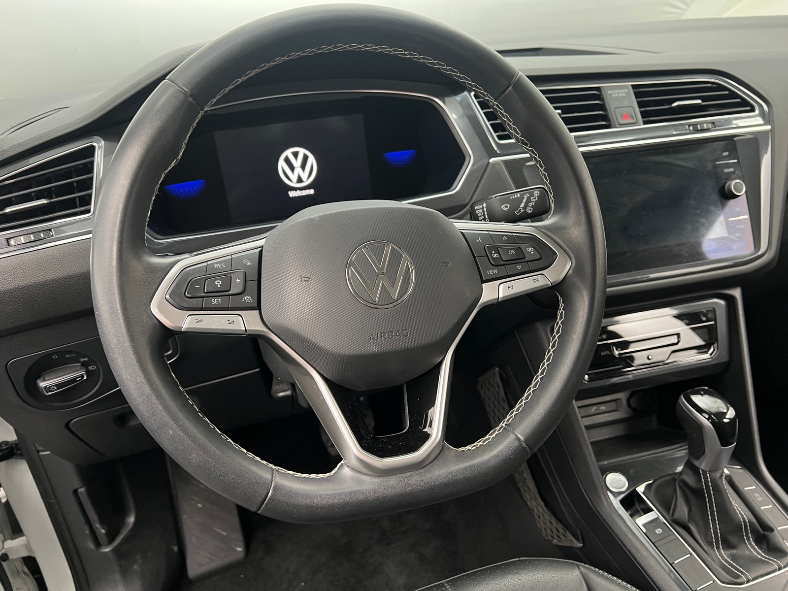 Thumbnail: 2023 Volkswagen Tiguan - 3