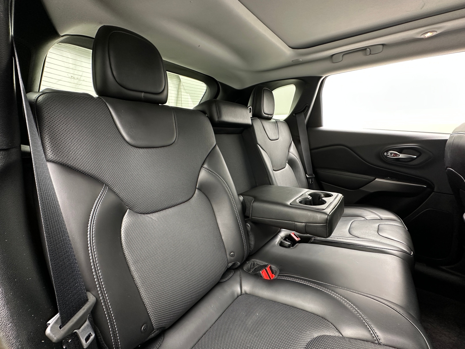 Thumbnail: 2019 Jeep Cherokee - 5