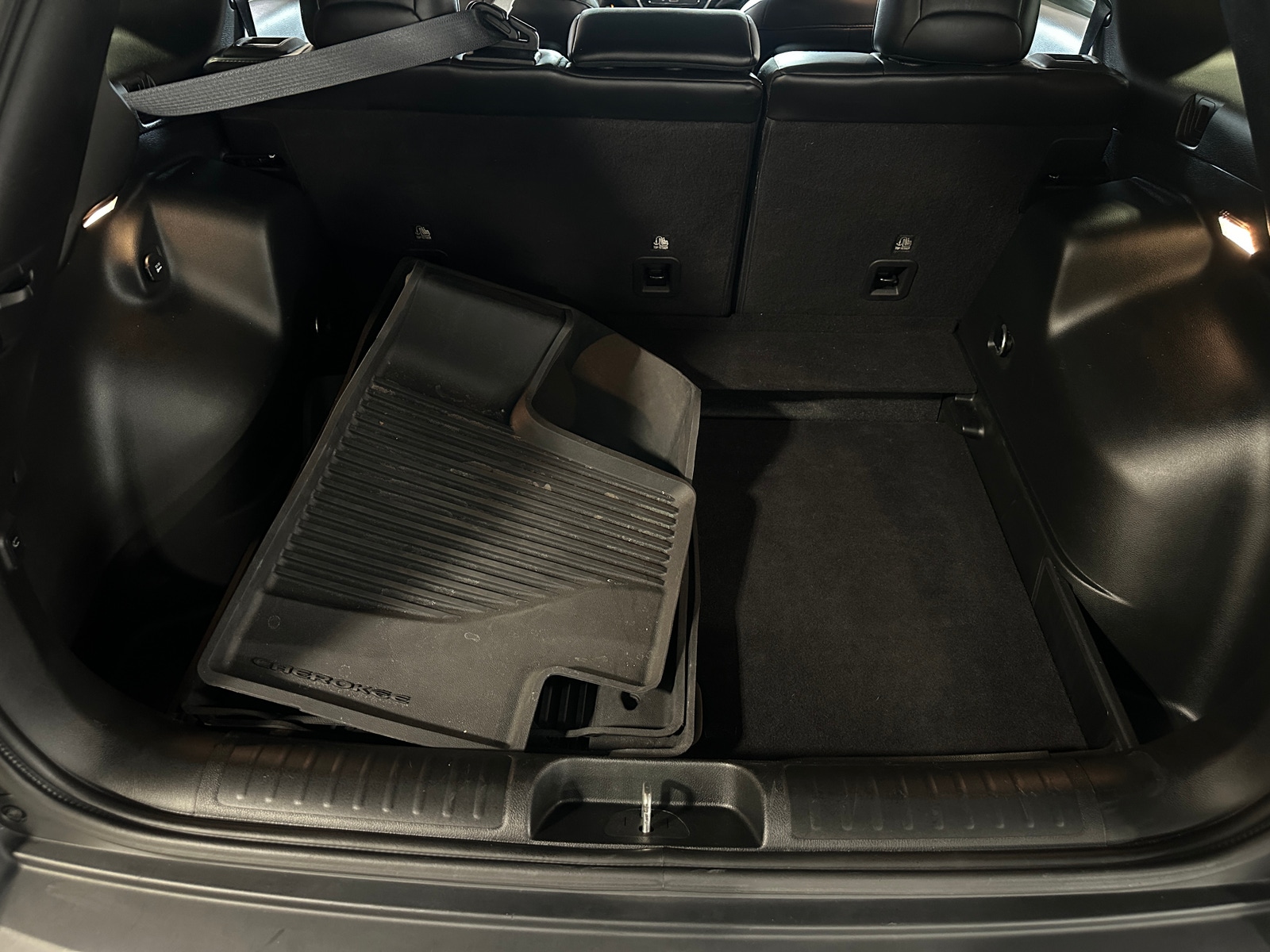 Thumbnail: 2019 Jeep Cherokee - 6