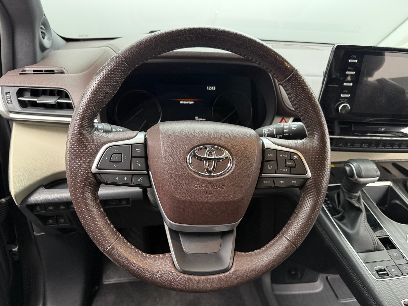 Thumbnail: 2022 Toyota Sienna - 4