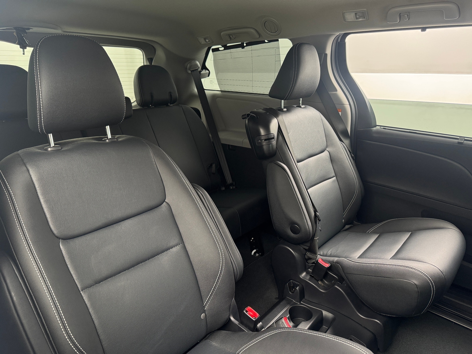 Thumbnail: 2020 Toyota Sienna - 5