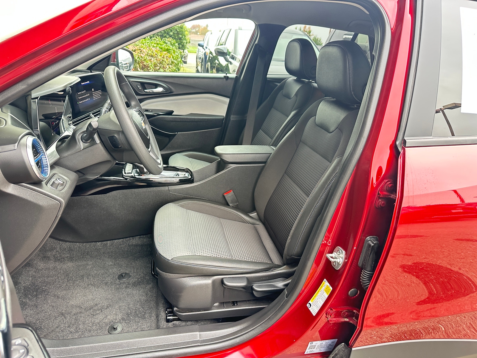 Thumbnail: 2025 Chevrolet Trax - 2