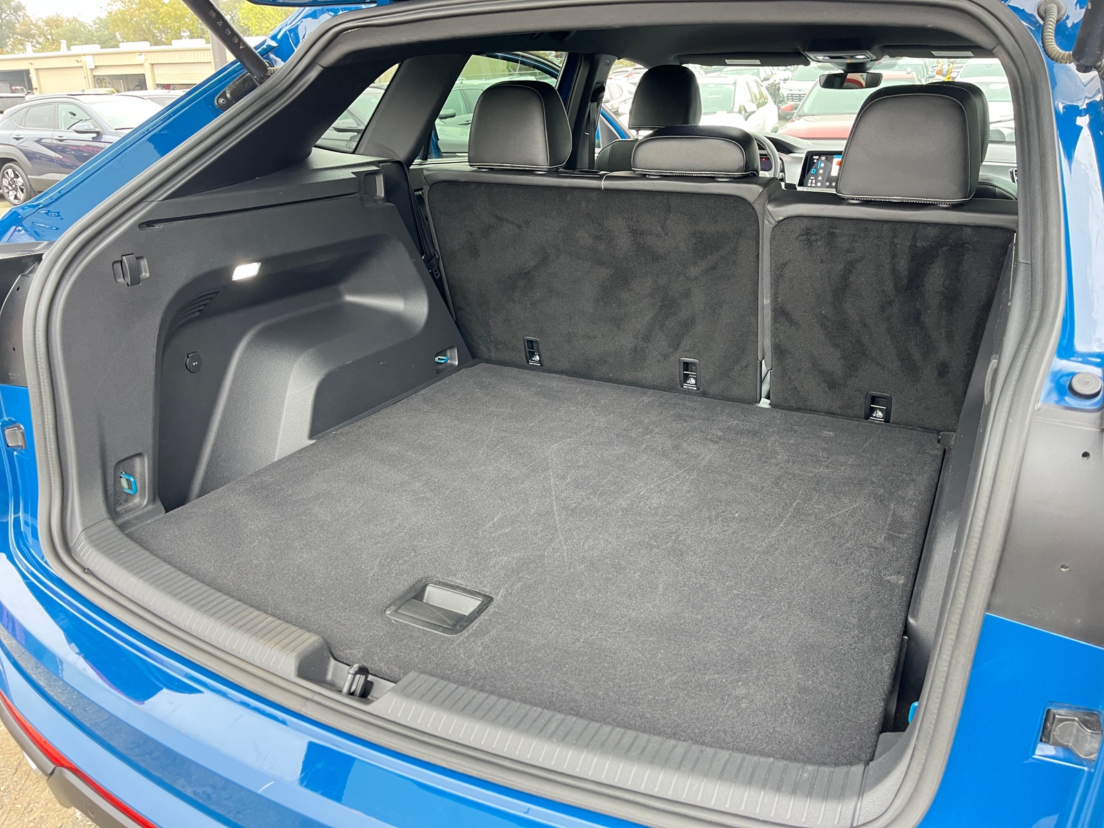 Thumbnail: 2025 Volkswagen Atlas - 6