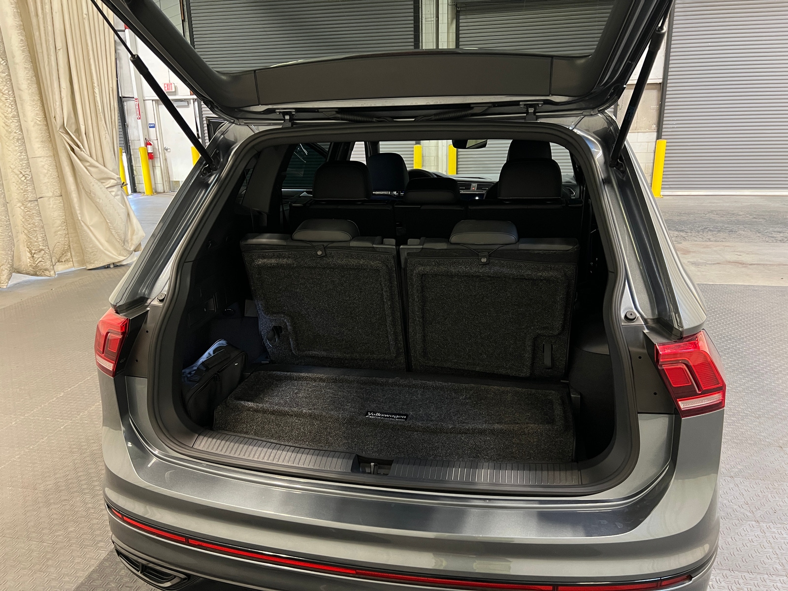 Thumbnail: 2022 Volkswagen Tiguan - 6