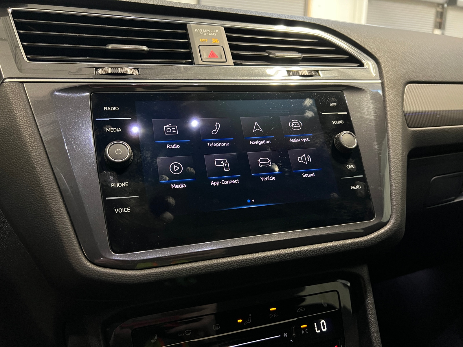 Thumbnail: 2022 Volkswagen Tiguan - 3