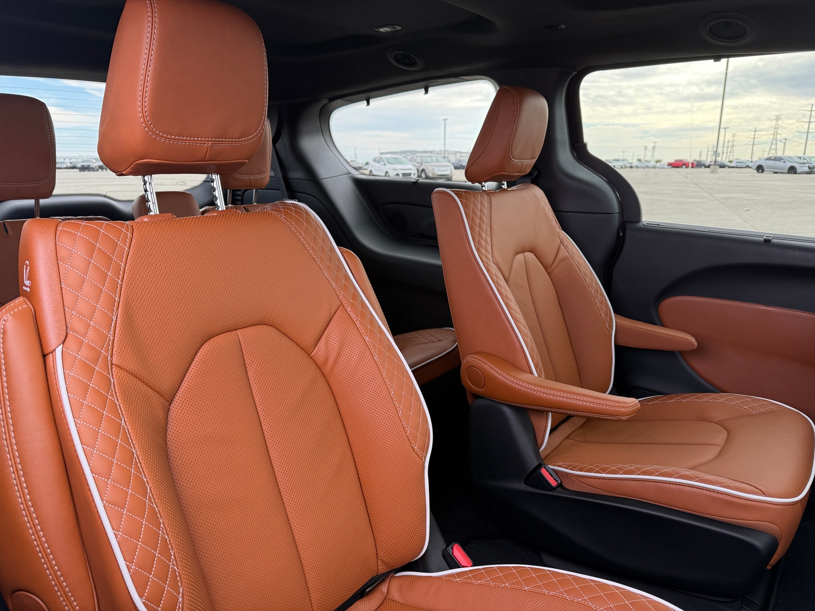 Thumbnail: 2026 Chrysler Pacifica - 5