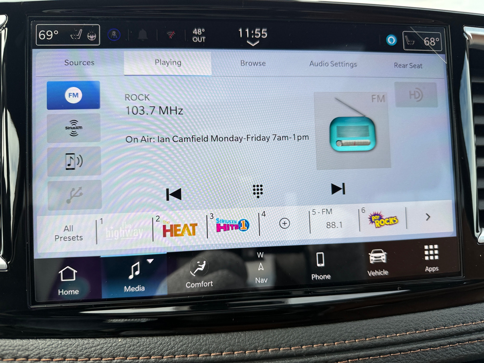 Thumbnail: 2026 Chrysler Pacifica - 3