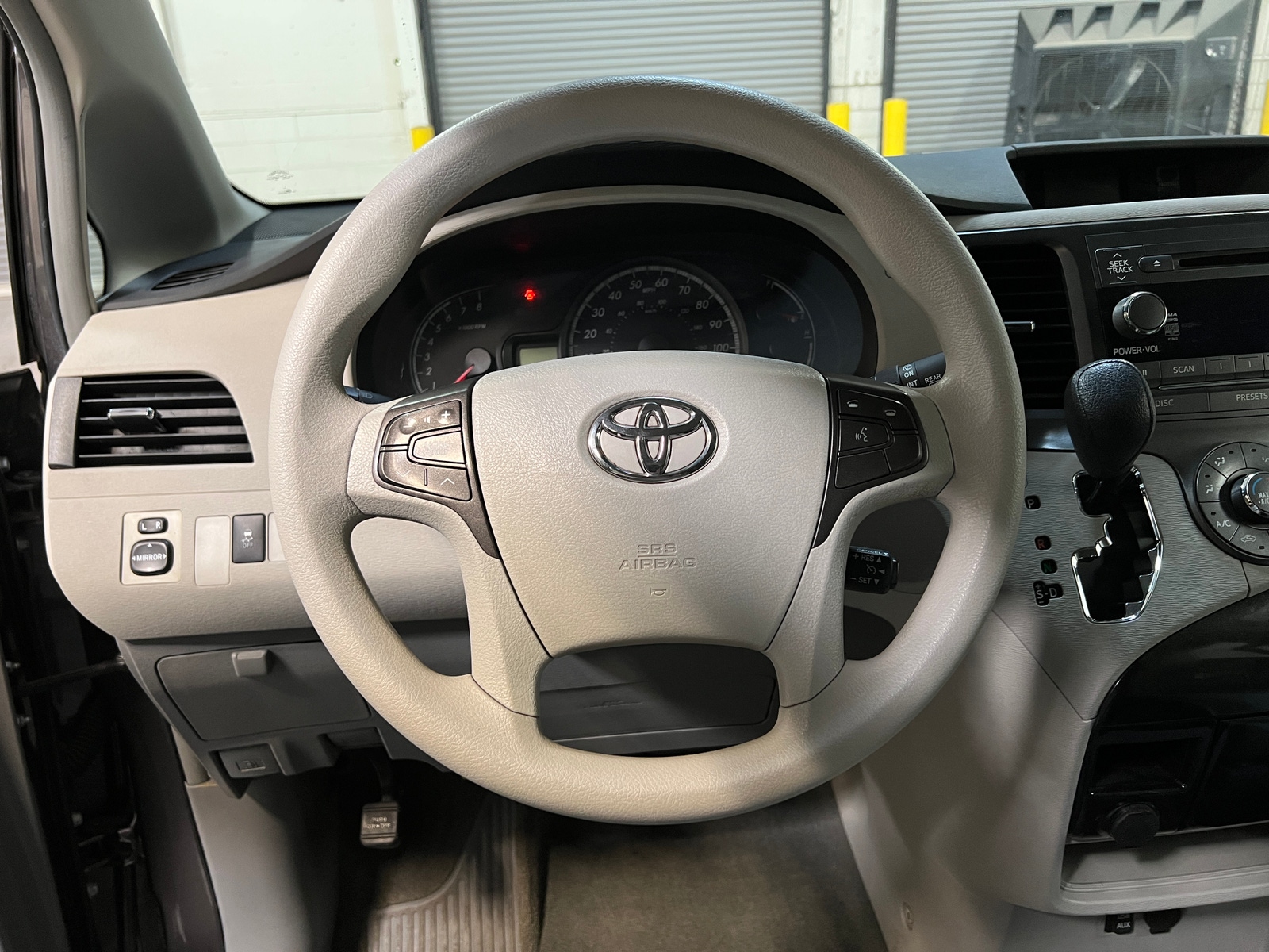 Thumbnail: 2012 Toyota Sienna - 5