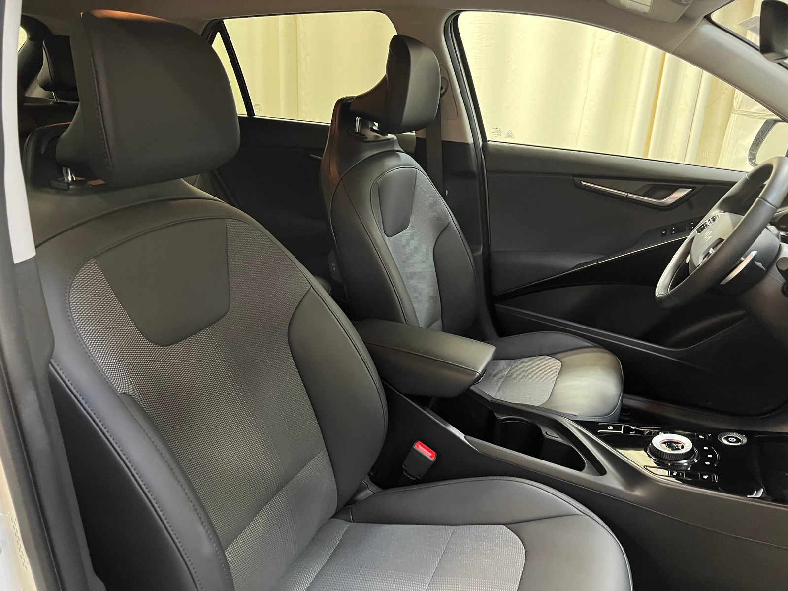 Thumbnail: 2023 Kia Niro - 2