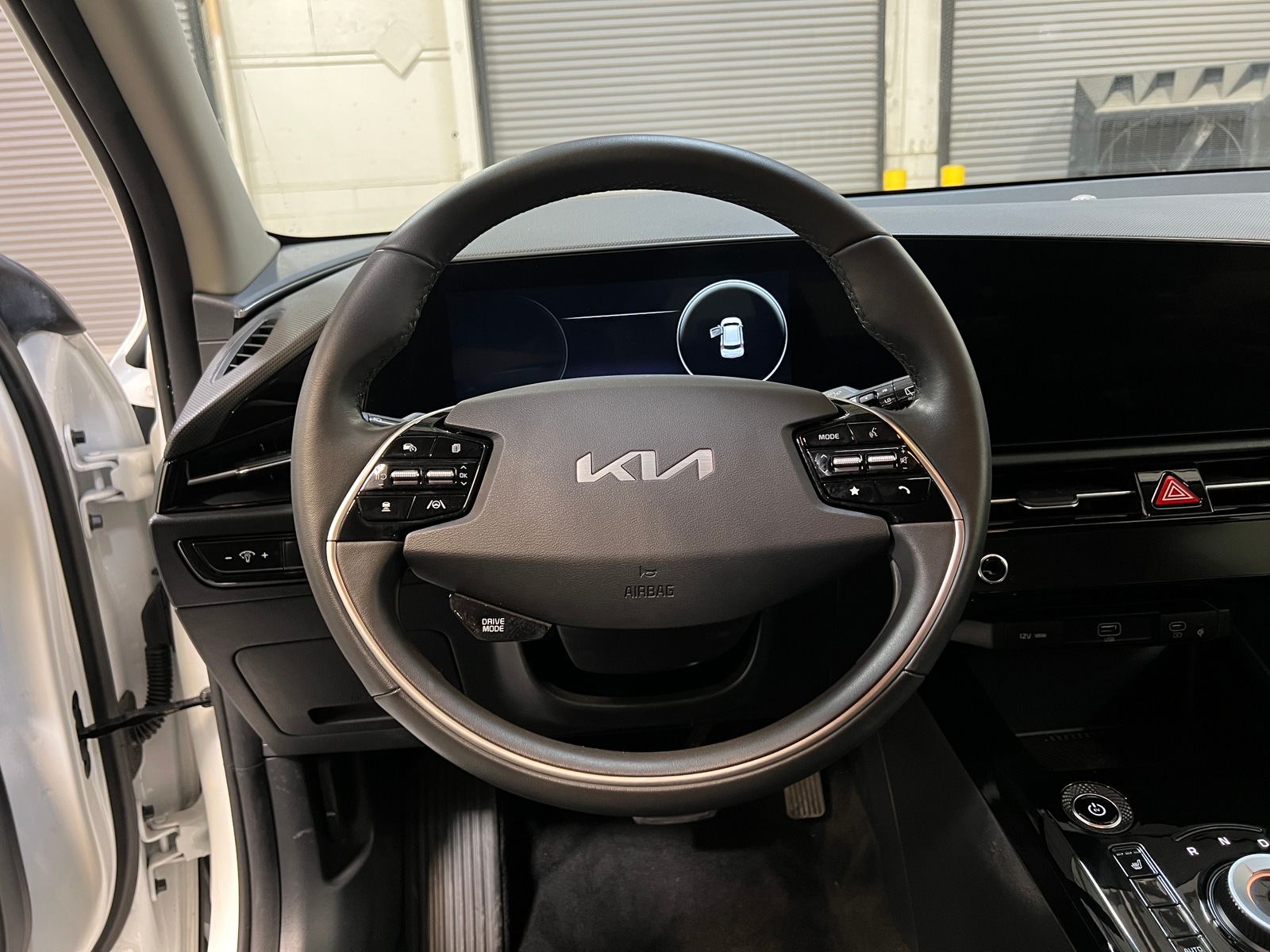 Thumbnail: 2023 Kia Niro - 5