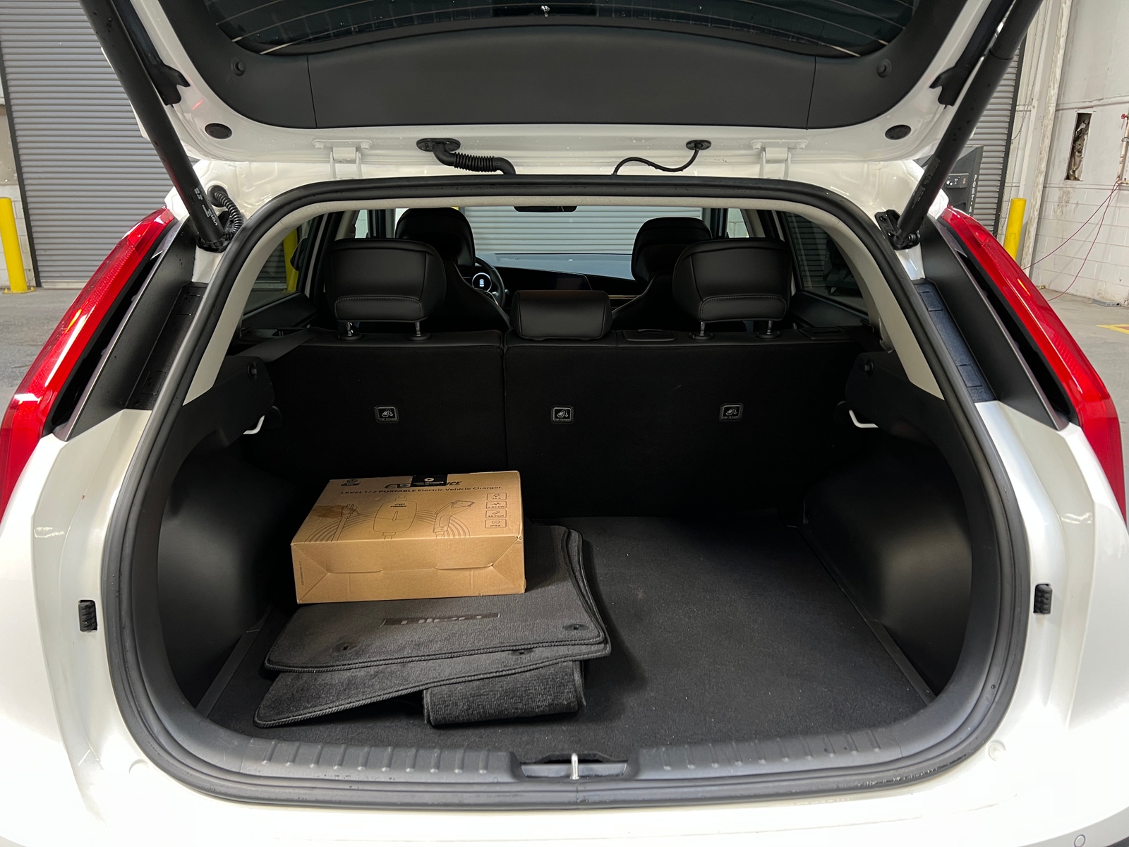 Thumbnail: 2023 Kia Niro - 7