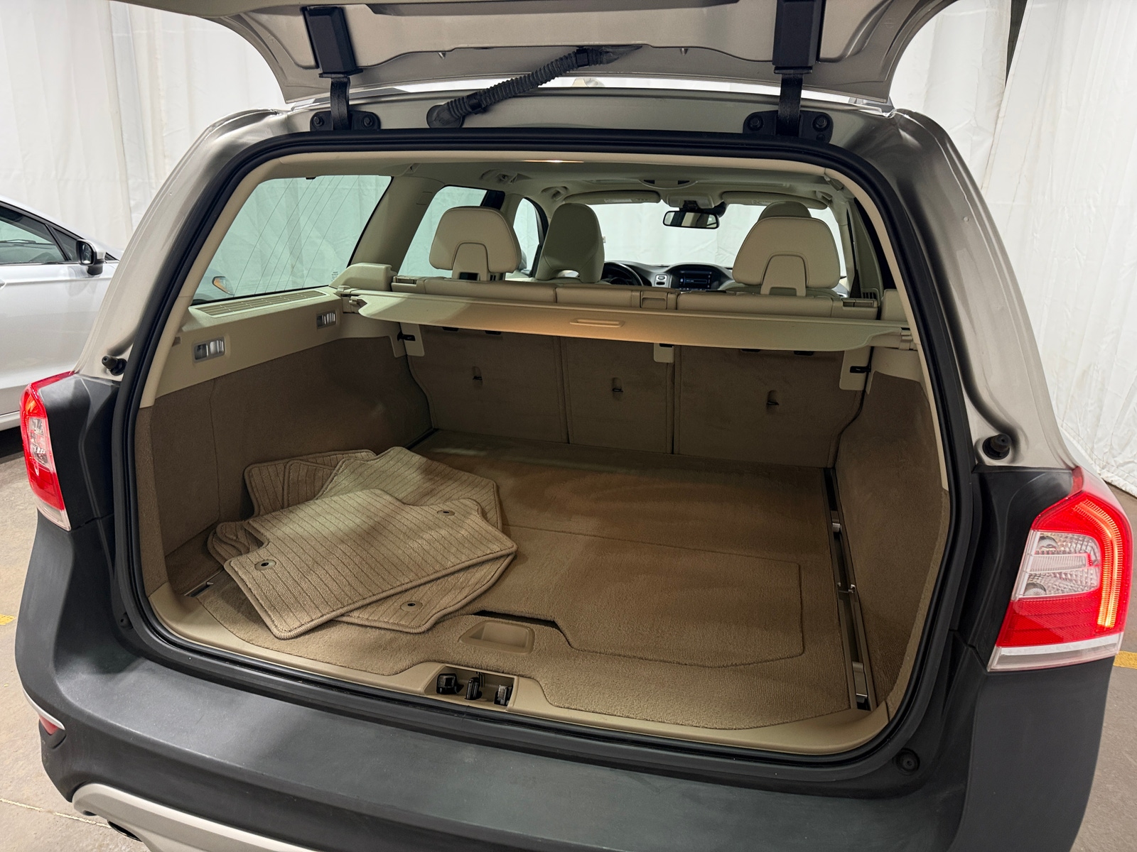 Thumbnail: 2015 Volvo XC70 - 6