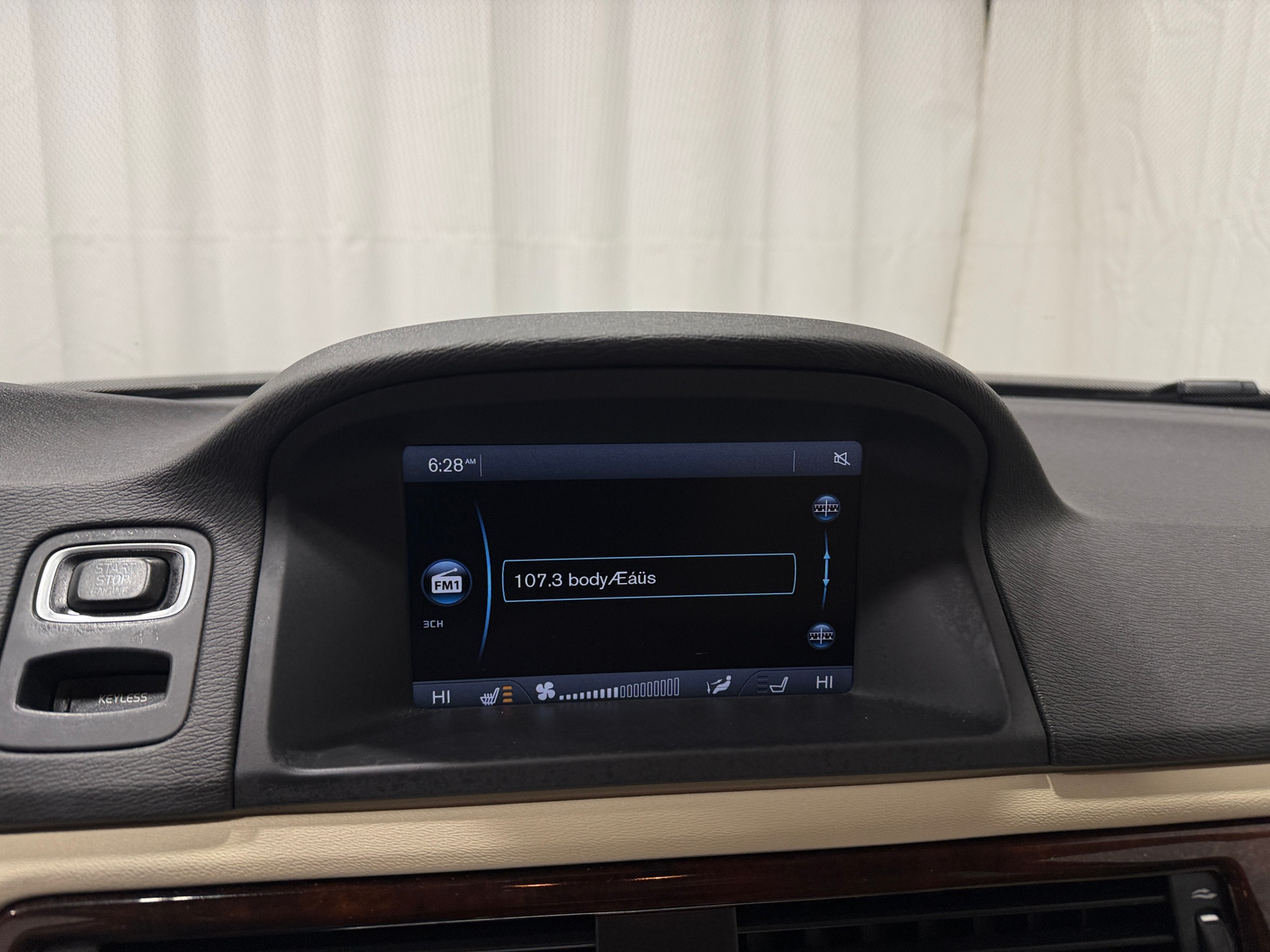 Thumbnail: 2015 Volvo XC70 - 3